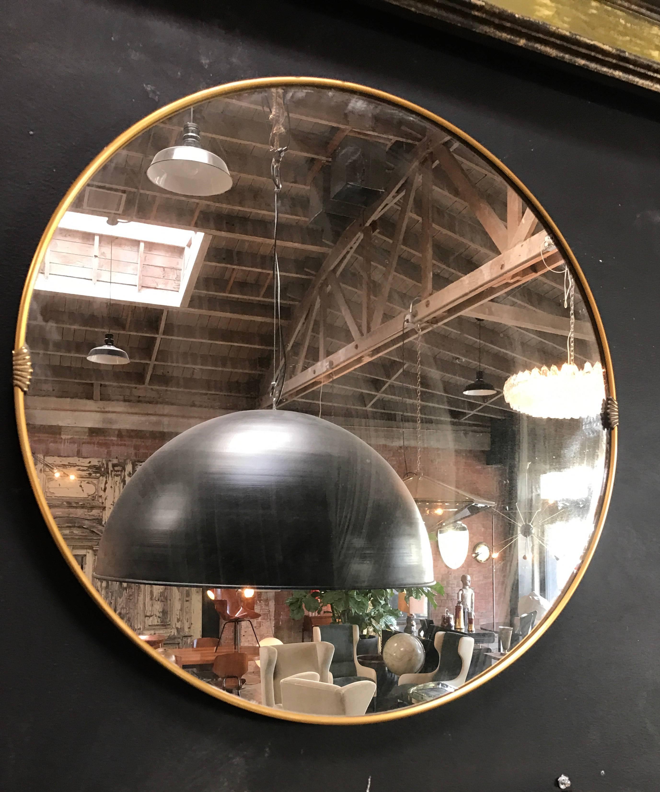 Italian 1950s Round Mirror with Brass Frame In Excellent Condition In Los Angeles, CA