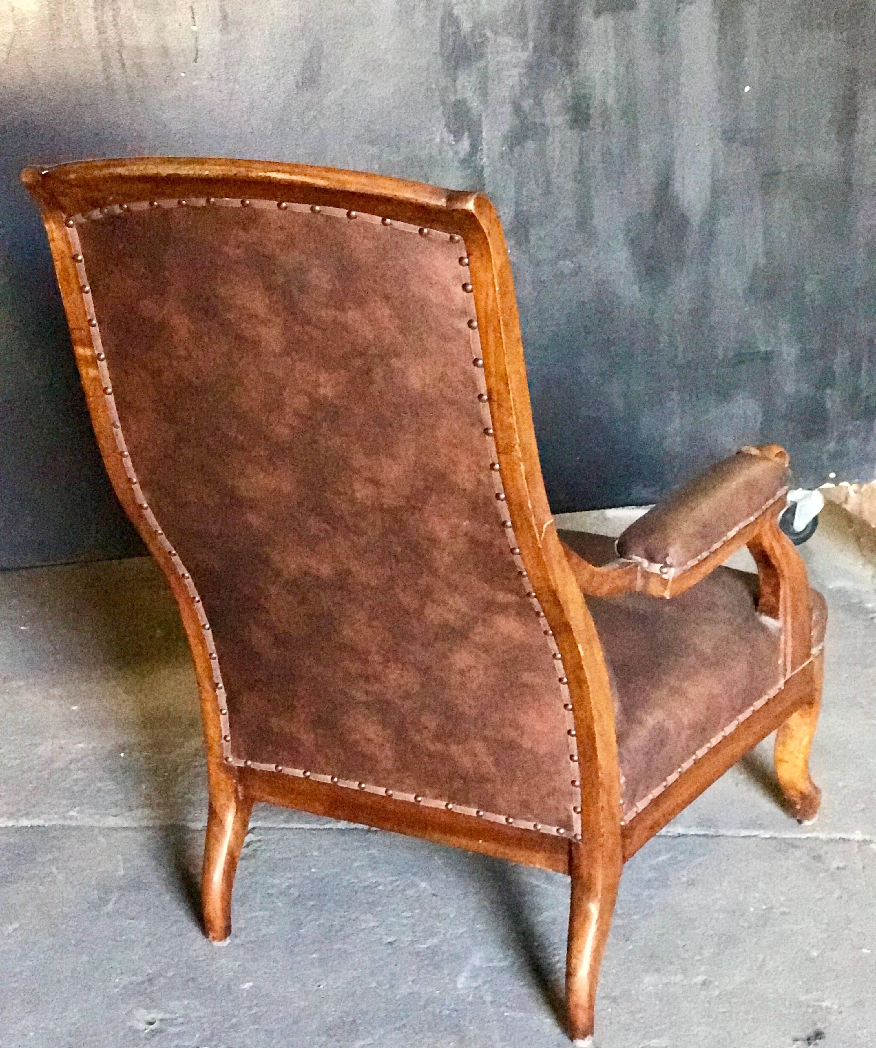 Italian Tufted Leather and Walnut Bergère For Sale 1
