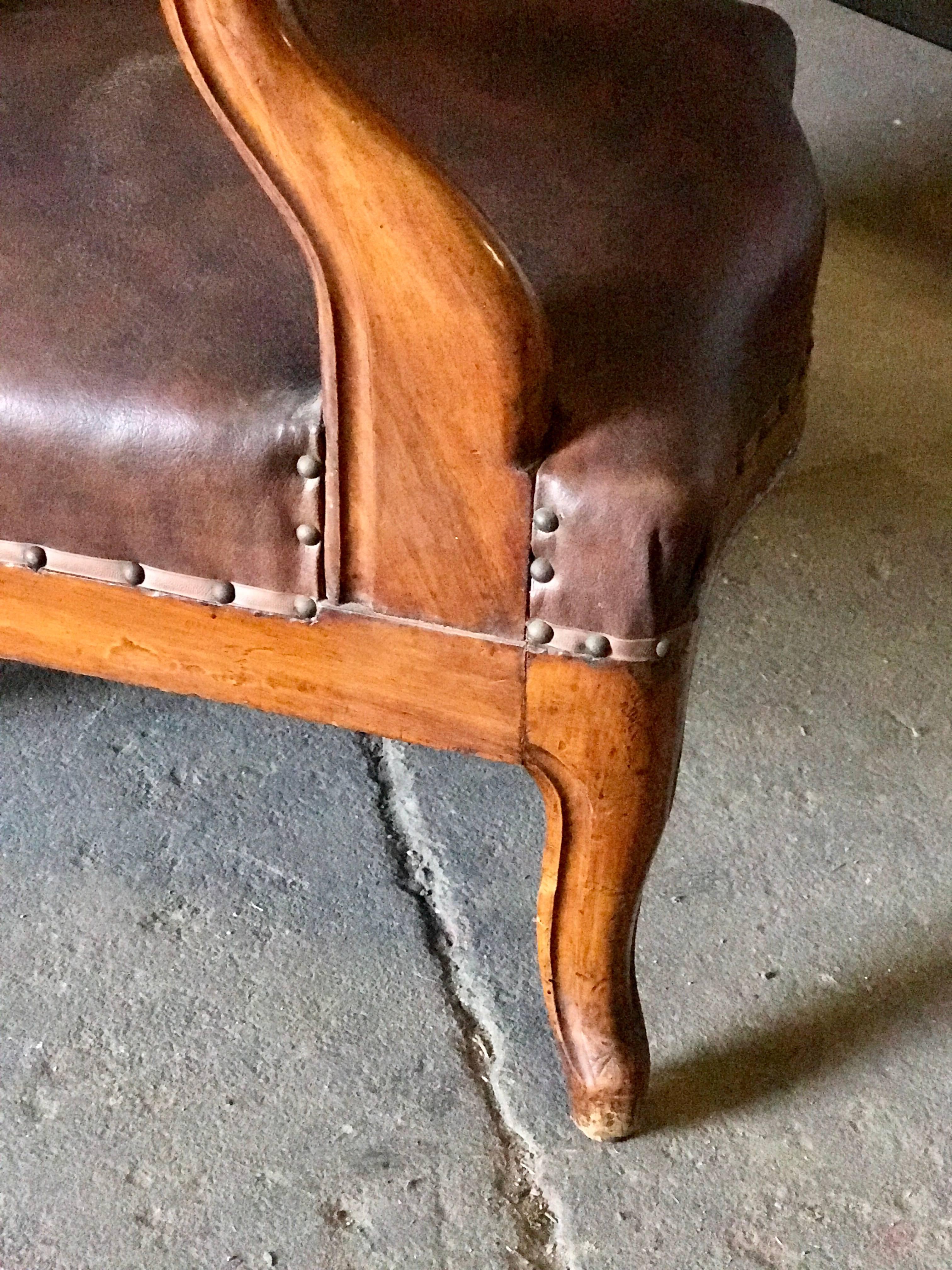 Italian Tufted Leather and Walnut Bergère For Sale 3