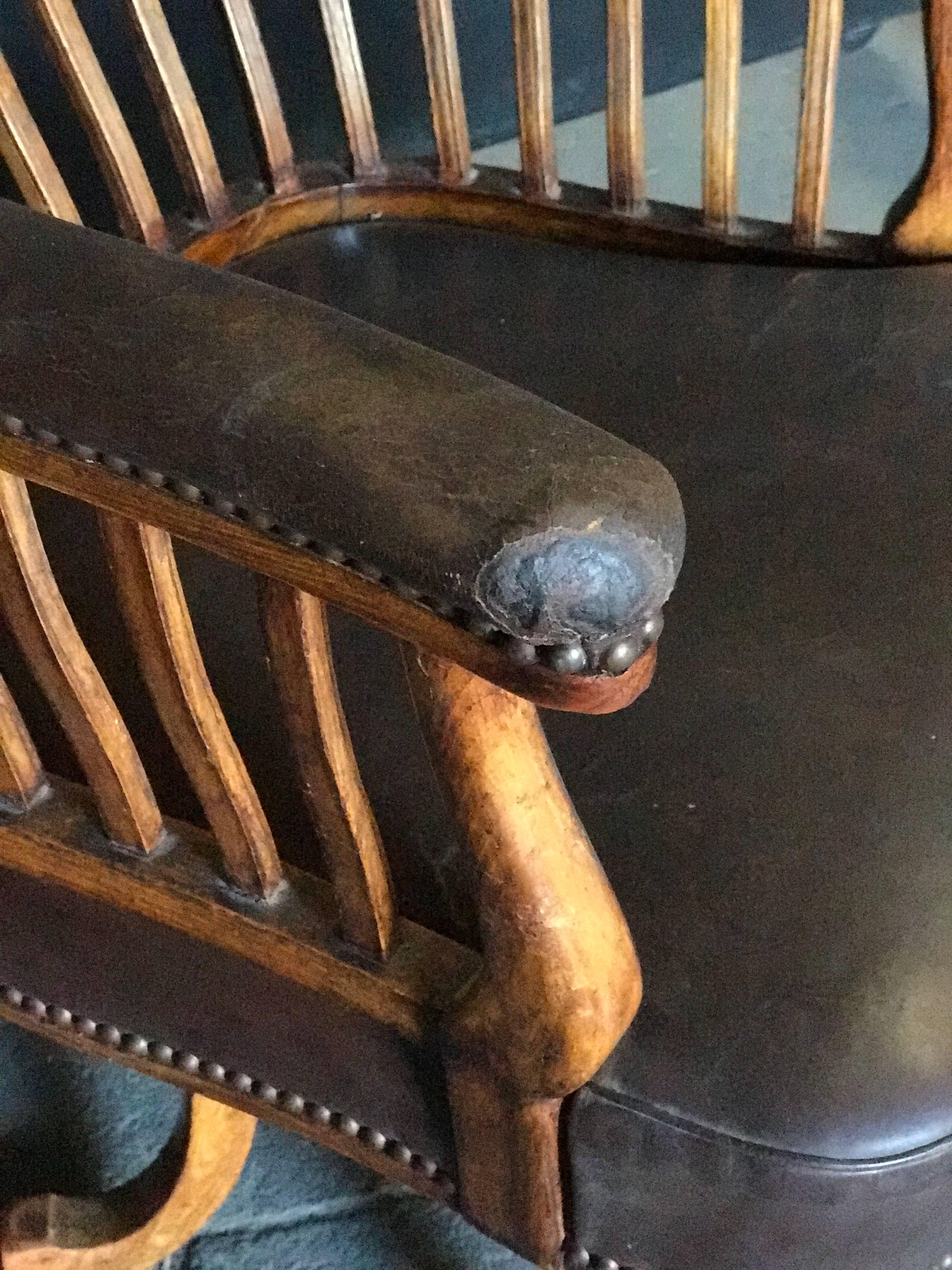 French 19th Century Walnut and Leather Swivel Office Chair In Excellent Condition In Los Angeles, CA