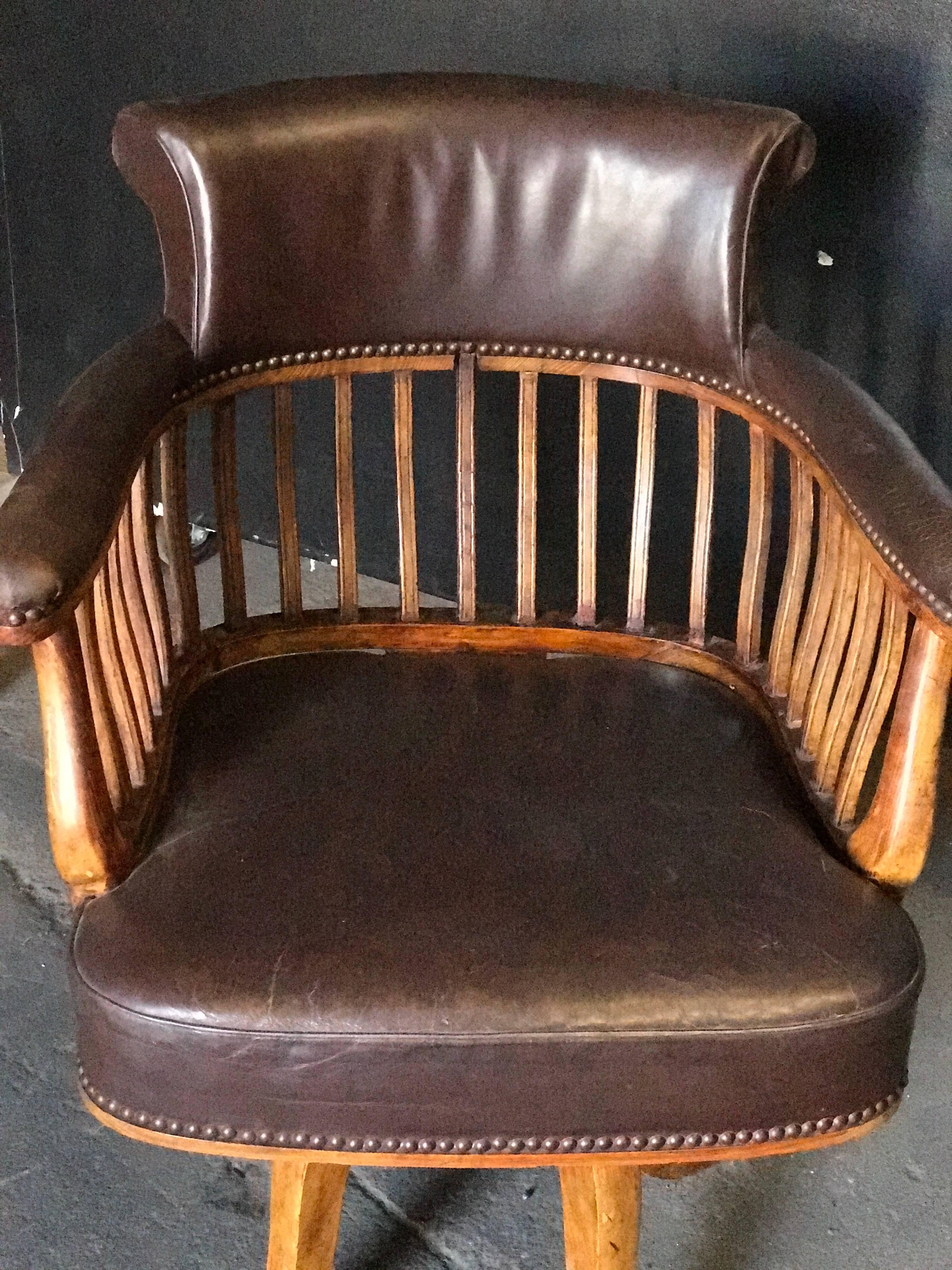 French 19th Century Walnut and Leather Swivel Office Chair 1