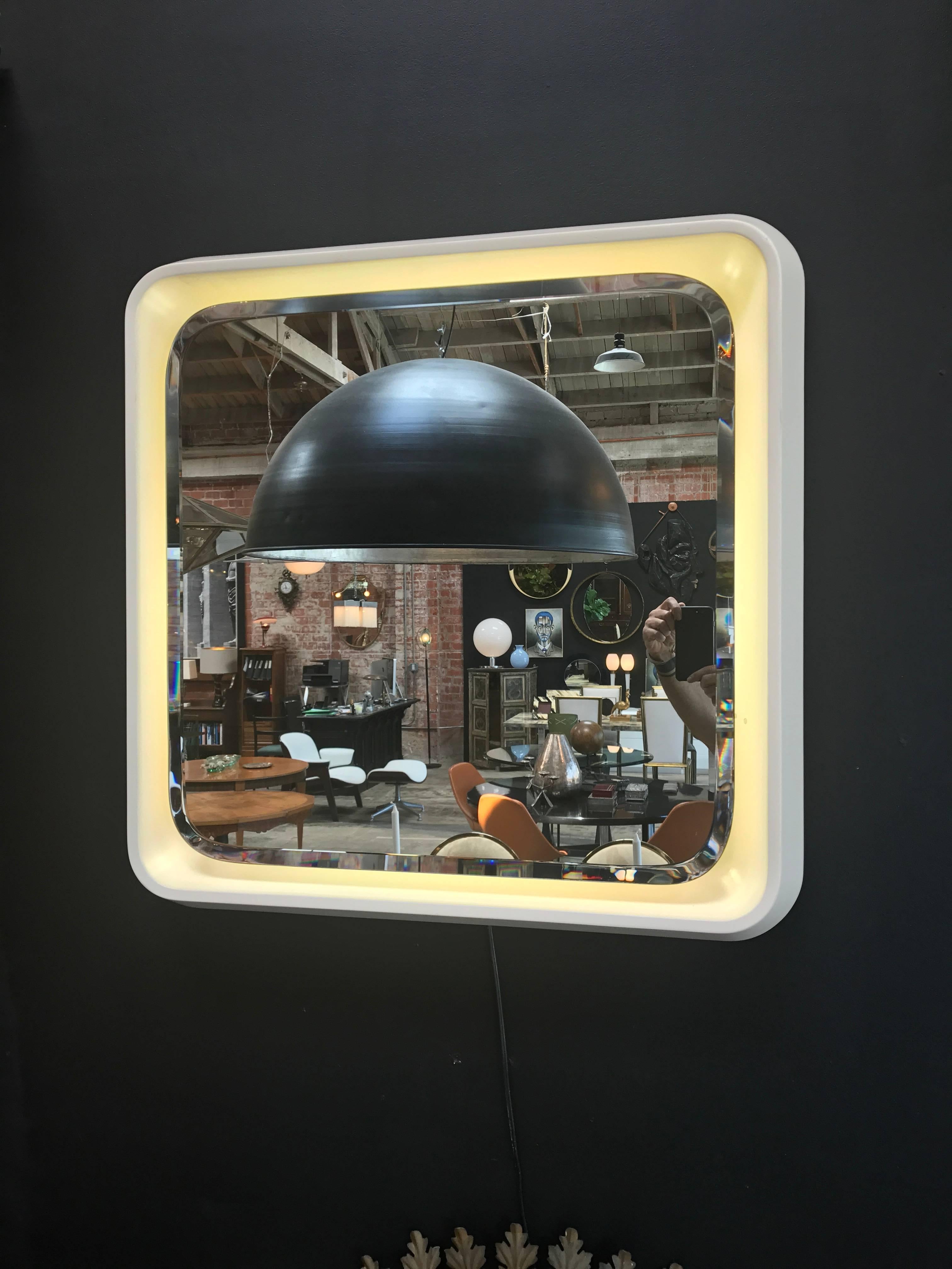 Italian Lighted Square Mirror, 1970s In Excellent Condition In Los Angeles, CA