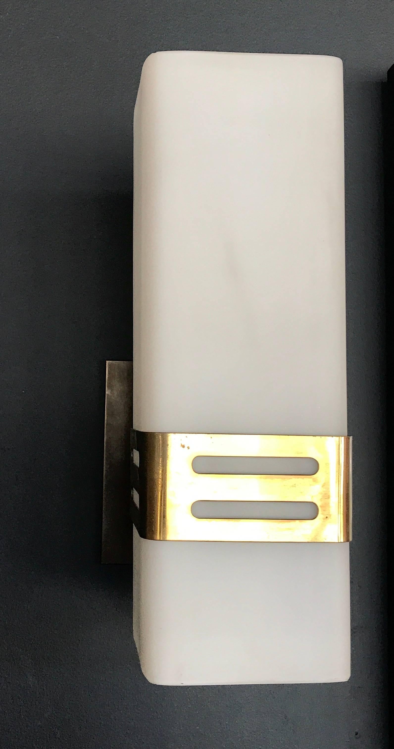 Stilnovo Single Sconce in Opaline Glass and Brass Band, 1950s In Excellent Condition For Sale In Los Angeles, CA