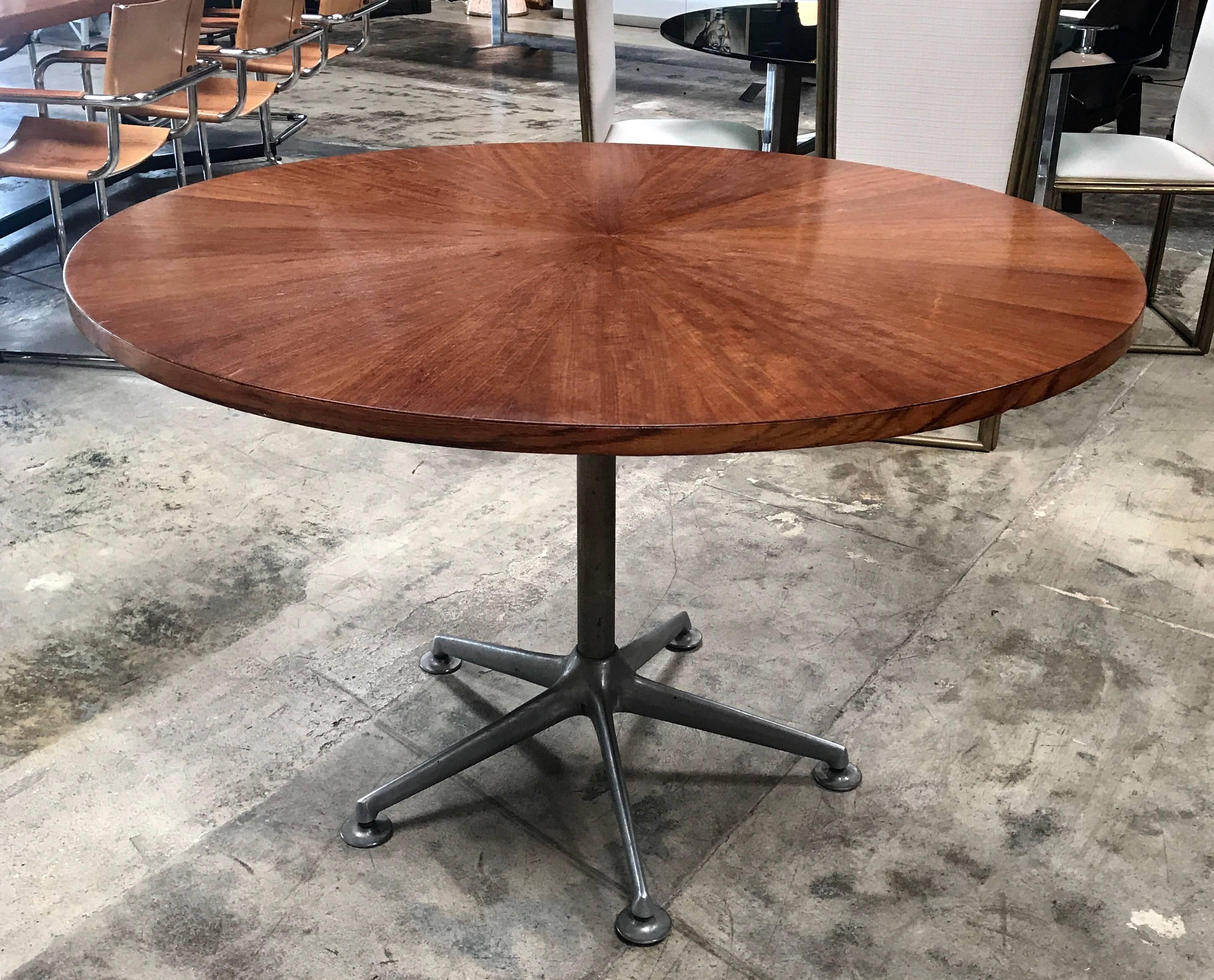 Italian 1960s table by Ico Parisi for MIM.