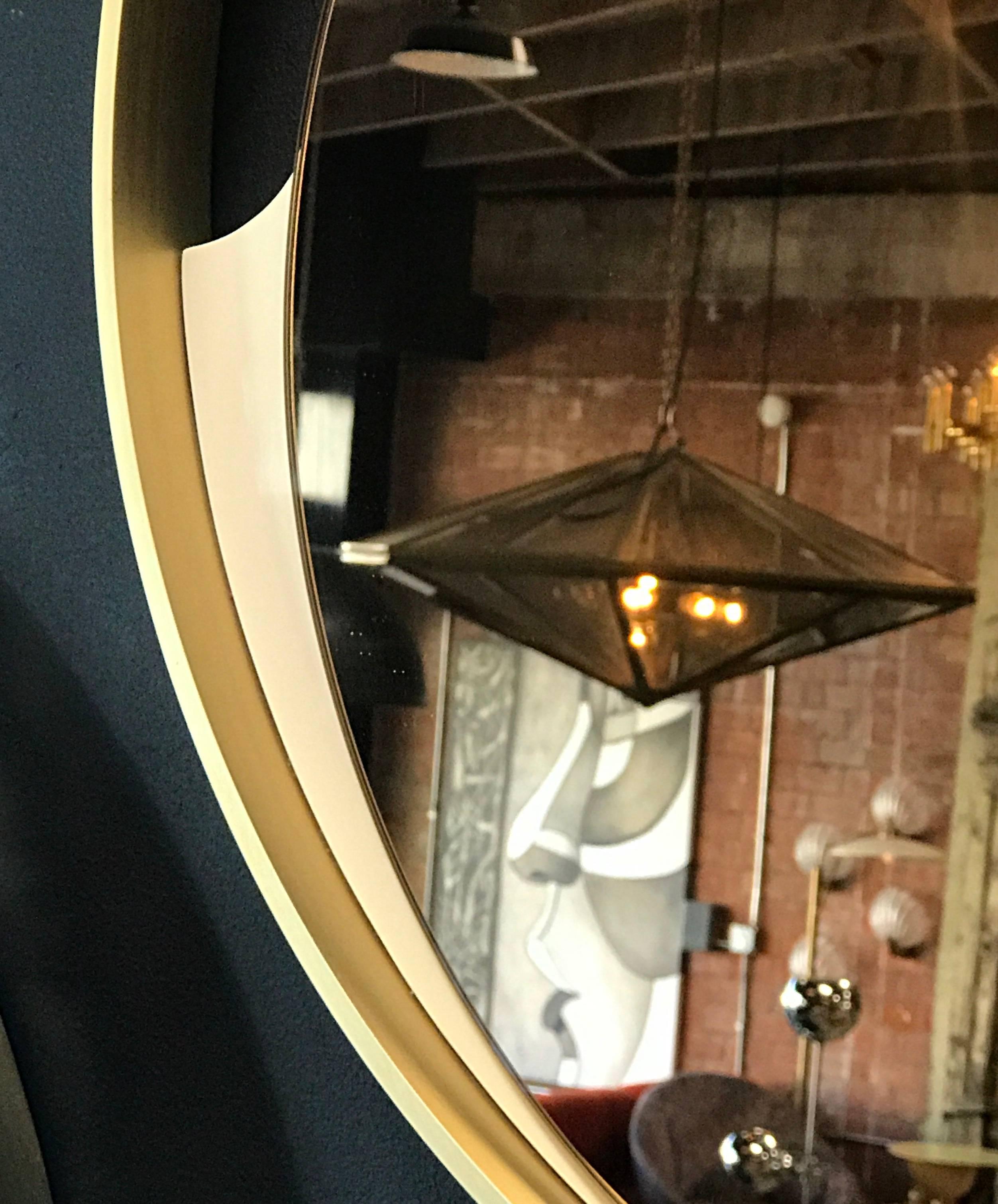 Italian, 1970s Big Round Mirror with Brass Frame In Excellent Condition In Los Angeles, CA