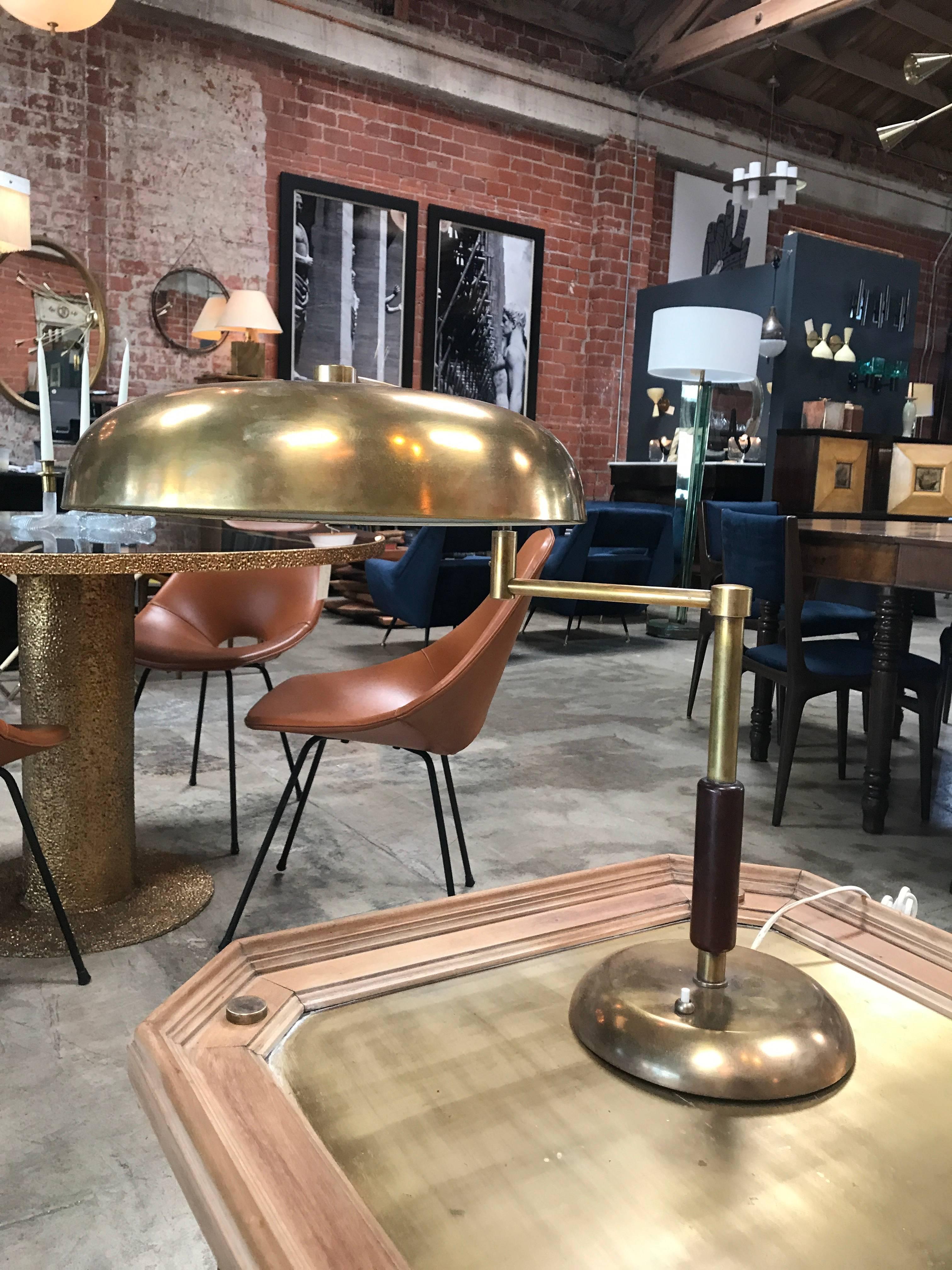Italian Table Lamp in Brass and Wood with Swing Arm In Excellent Condition In Los Angeles, CA