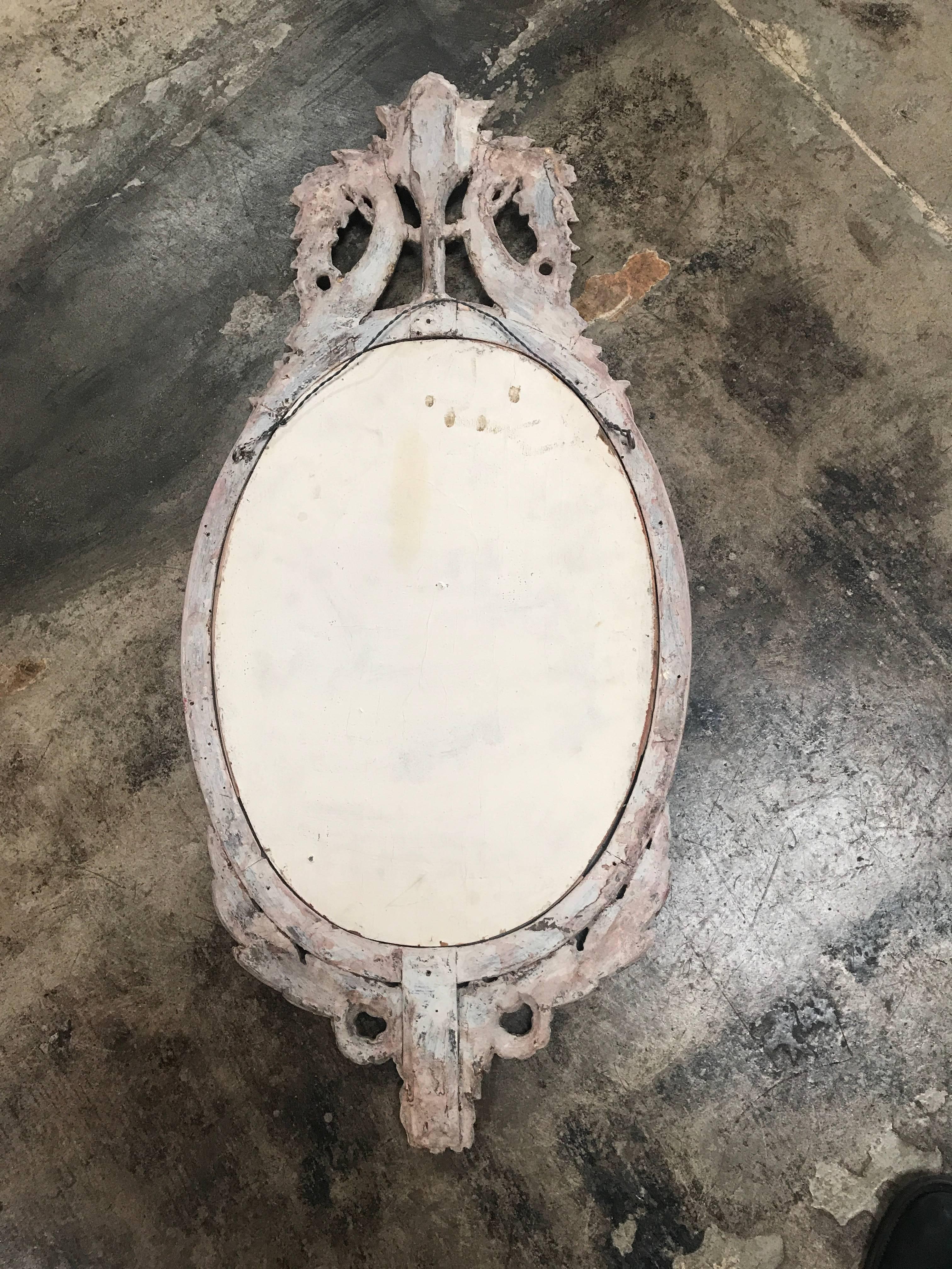 Northern European Oval Carved Wood Mirror with White Frame, early 19th century For Sale 1