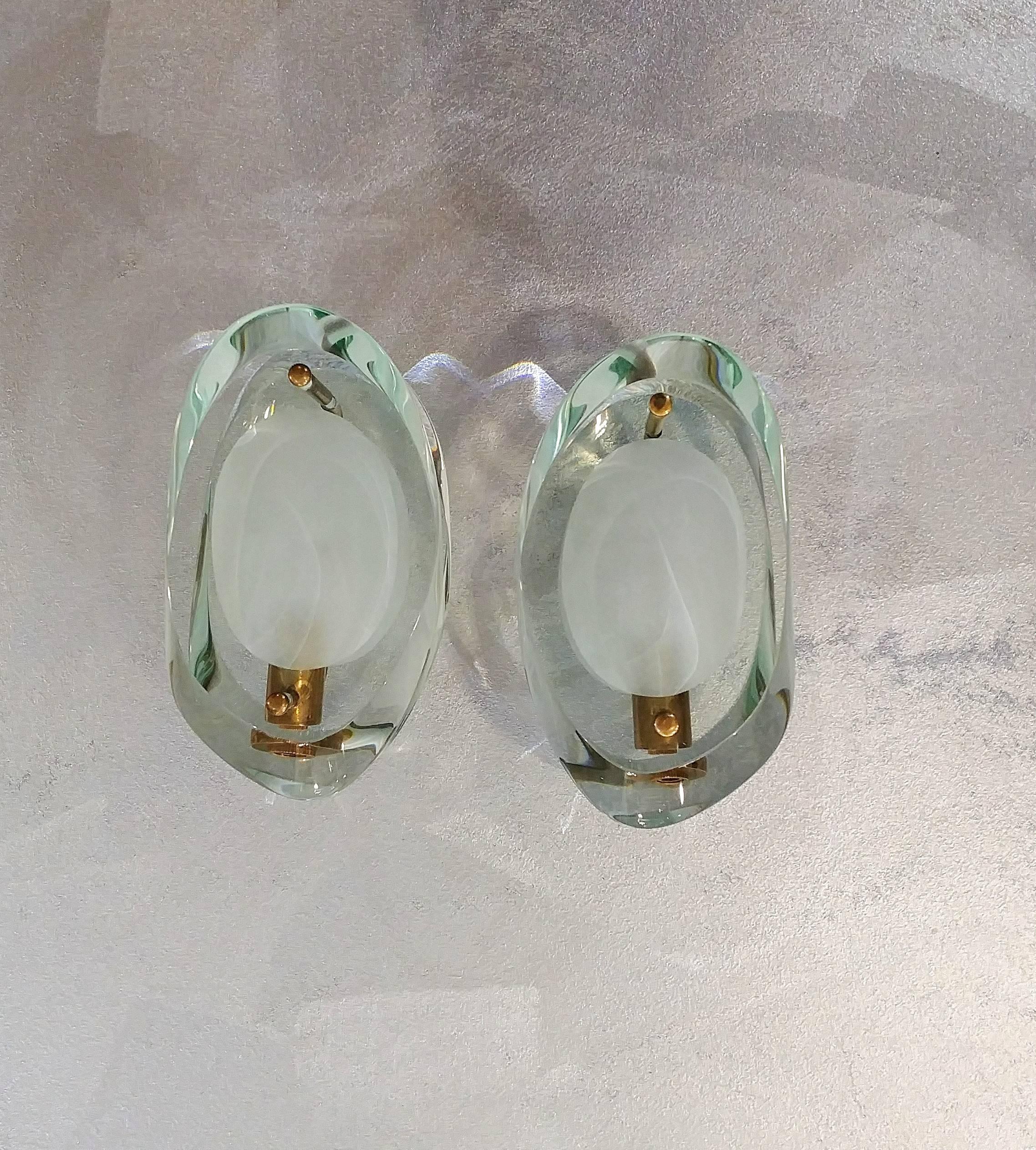 Pair of sconces in the style of Fontana Arte for Max Ingrand.
Material: Nickel plated metal, Murano glass partially engraved.