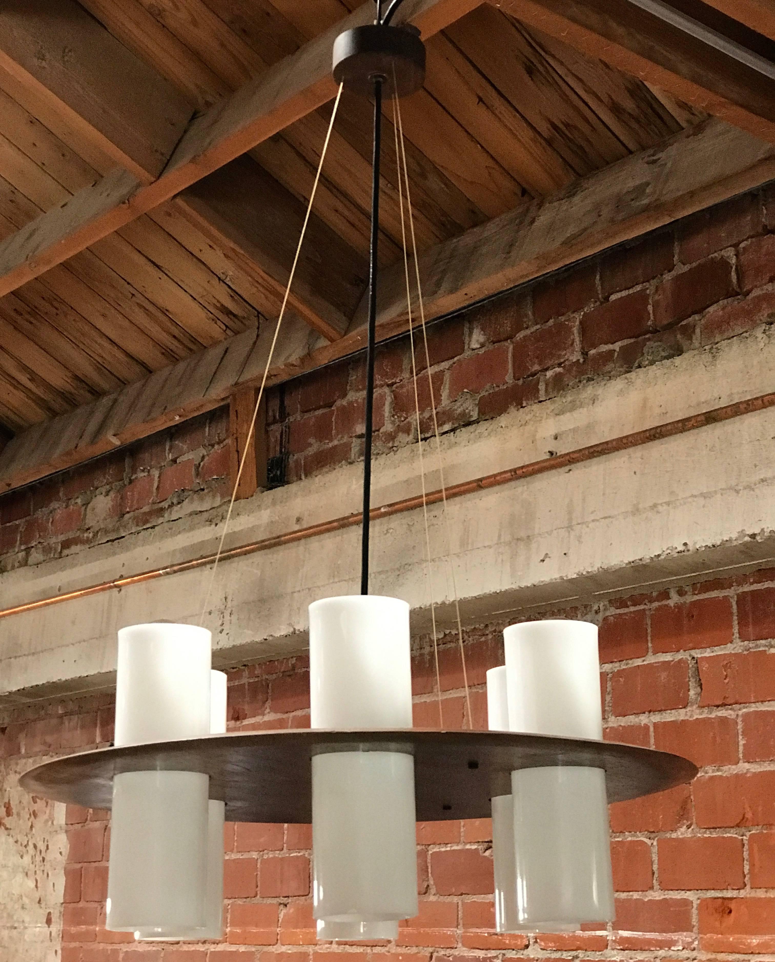 Lampadario rotondo Esperia in teak e sei cilindri in plexi, Italia, 1960.