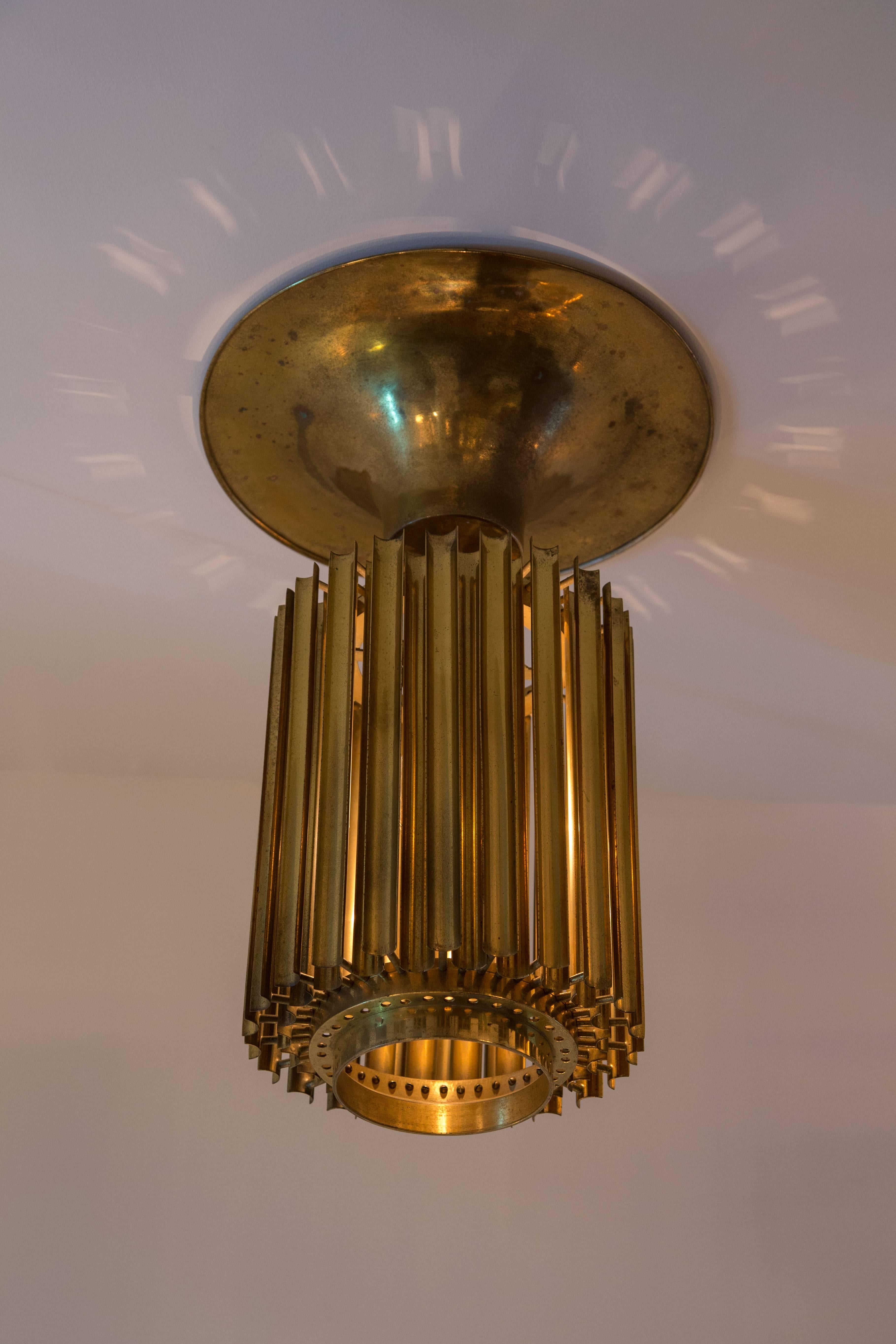 Rare solid brass pendant with corrugated columns. Provides uplight and downlight. Made by Giuseppe Raimondi co-founder of Gufram Italia, a creative lab know for its influence in the field of Industrial Design in the 1960s and 1970s. Rewired. E27