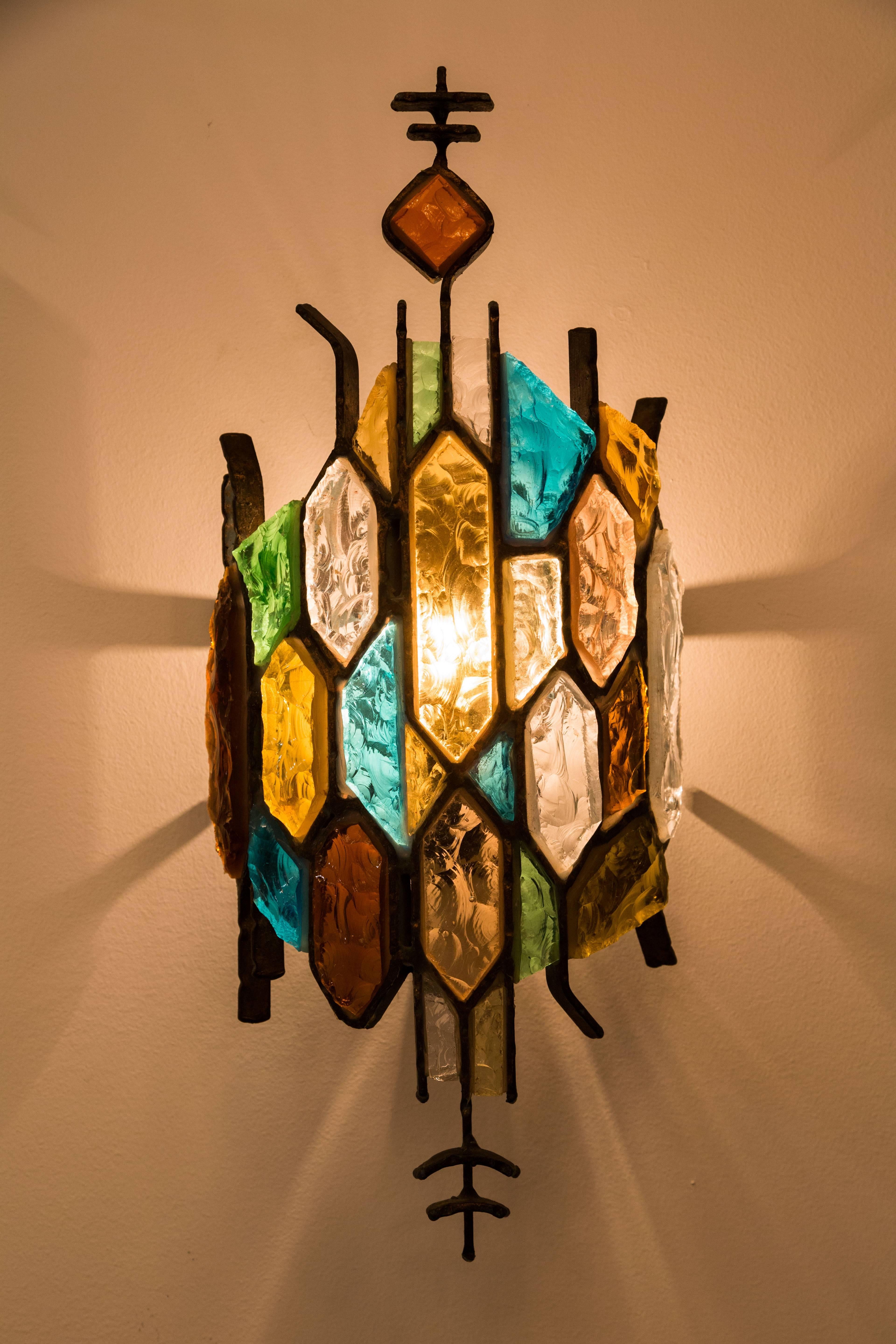 Two mosaic cut-glass and welded metal sconces made in the 1970s in Verona Italy in the style of Poliarte. Sold and priced individually. Original wiring. E27 60w maximum bulbs.