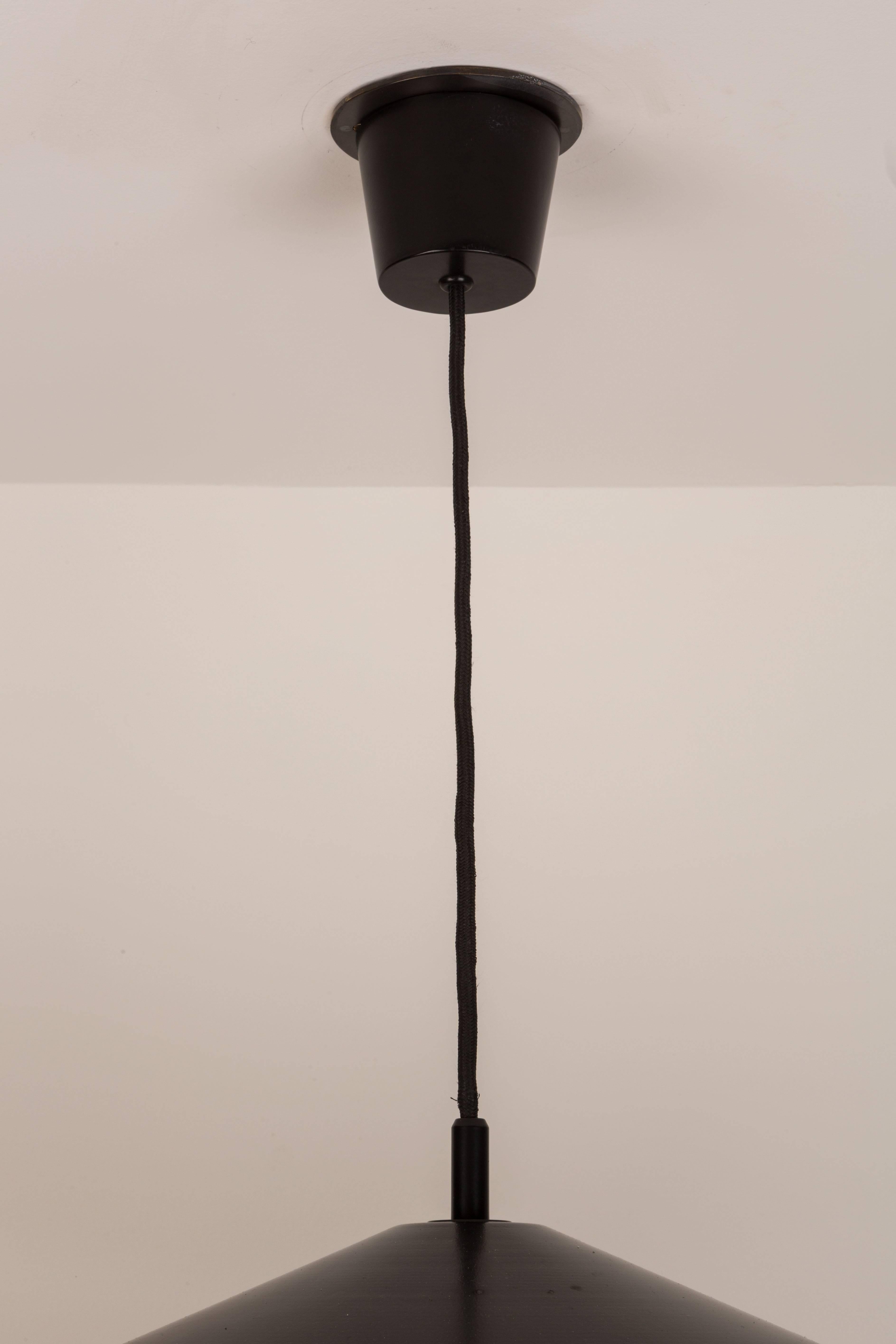 Late 20th Century Akaari Pendant Light by Vico Magistretti for Oluce