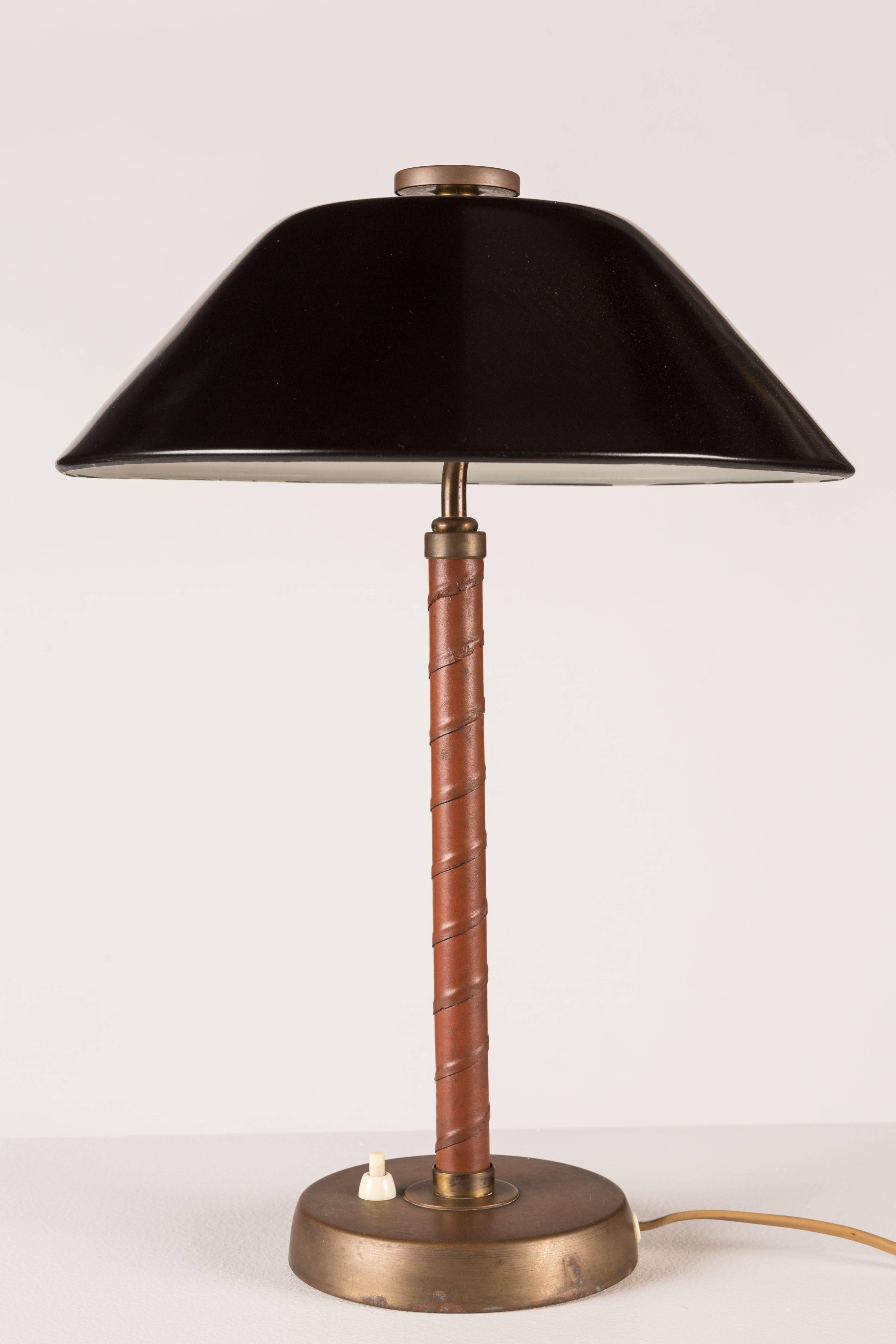 Rare Einar Bäckström Brass and Leather Table Lamp In Excellent Condition In Los Angeles, CA