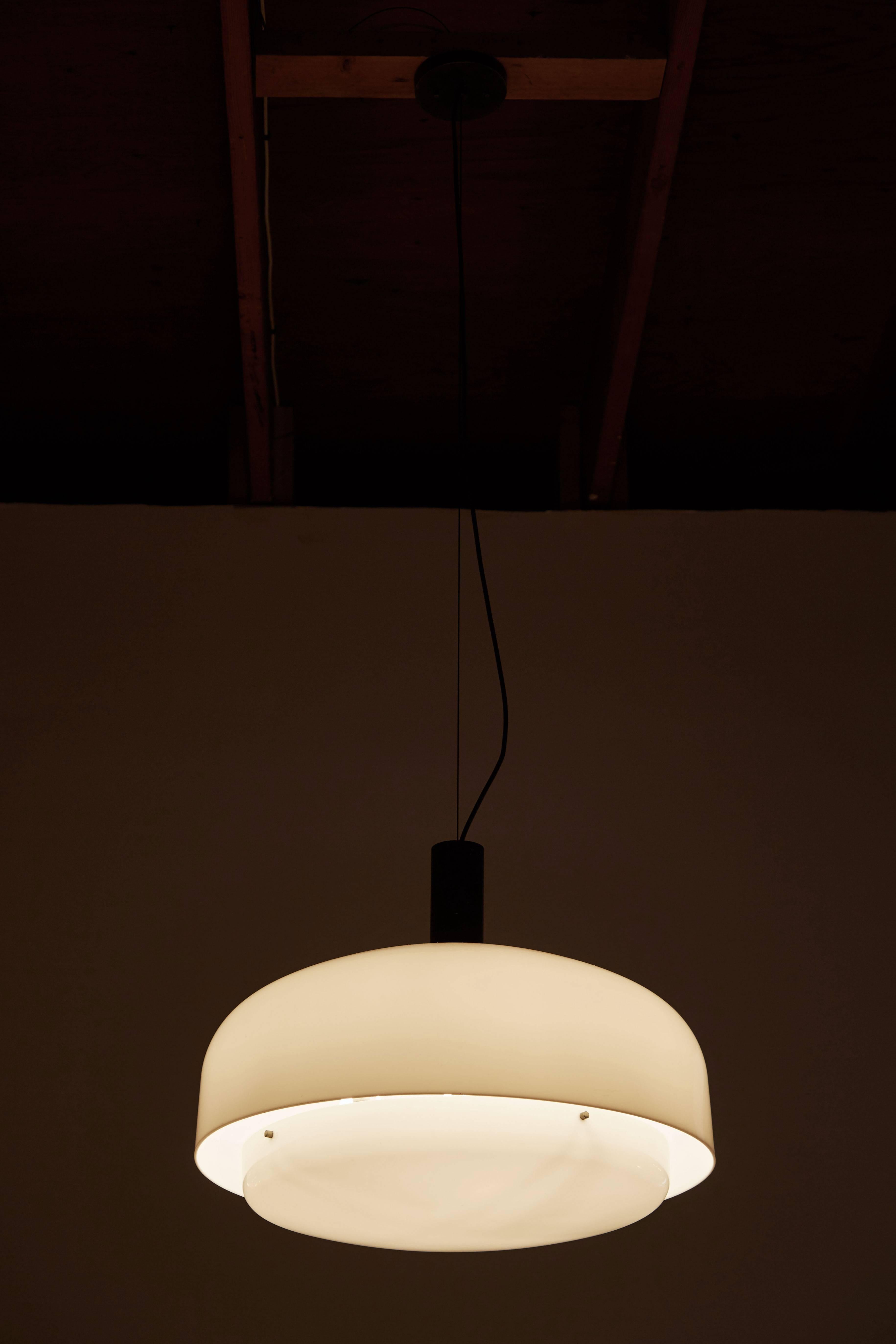 Suspension Light by Eugenio Gentile Tedeschi for Kartell designed in Italy in 1962. Made of metal and perspex (acrylic) shade and diffuser. Wired for US junction box. Takes an E27 75w maximum bulb. Overall drop can be adjusted.
A ceiling lamp by E.