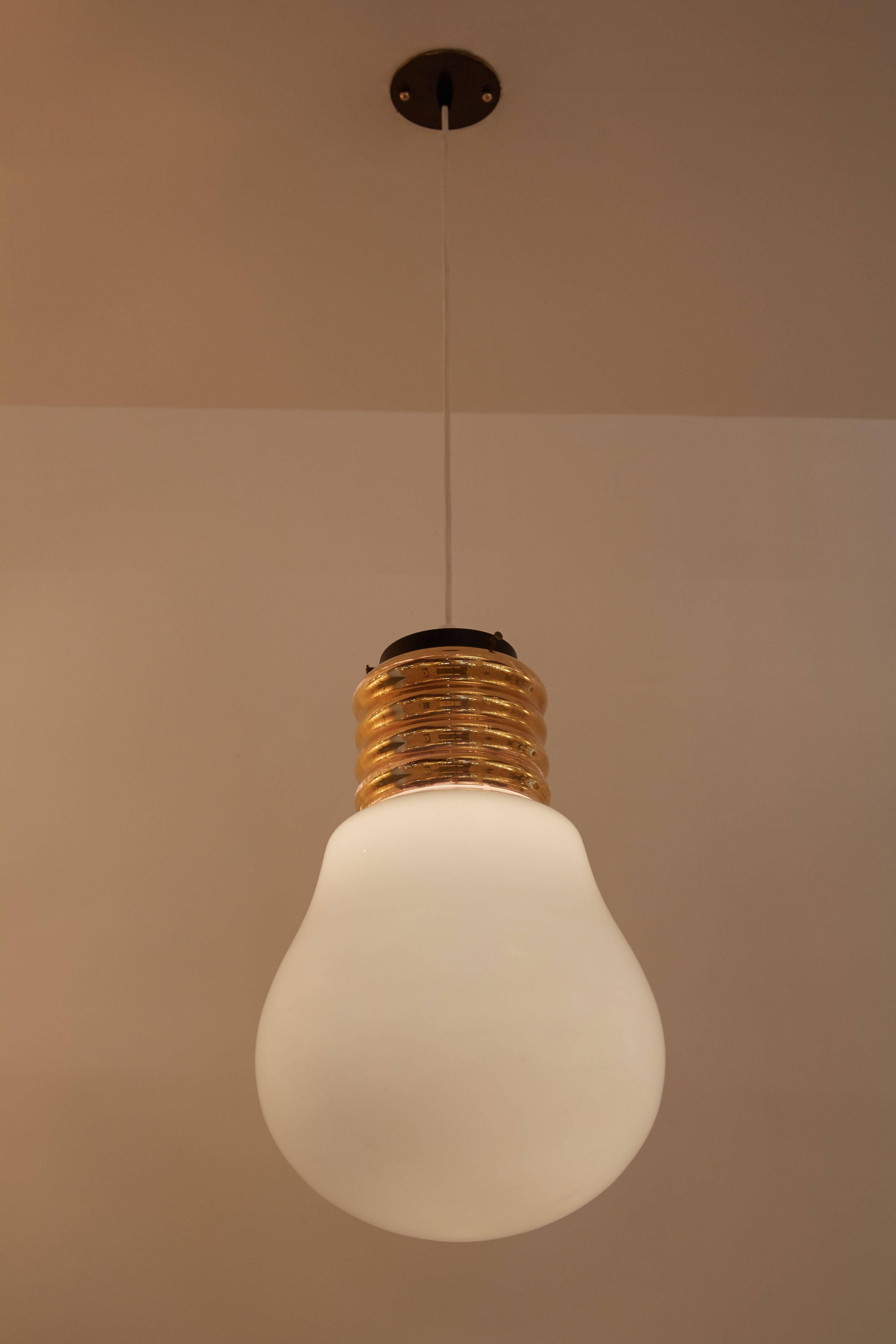suspension ampoule geante