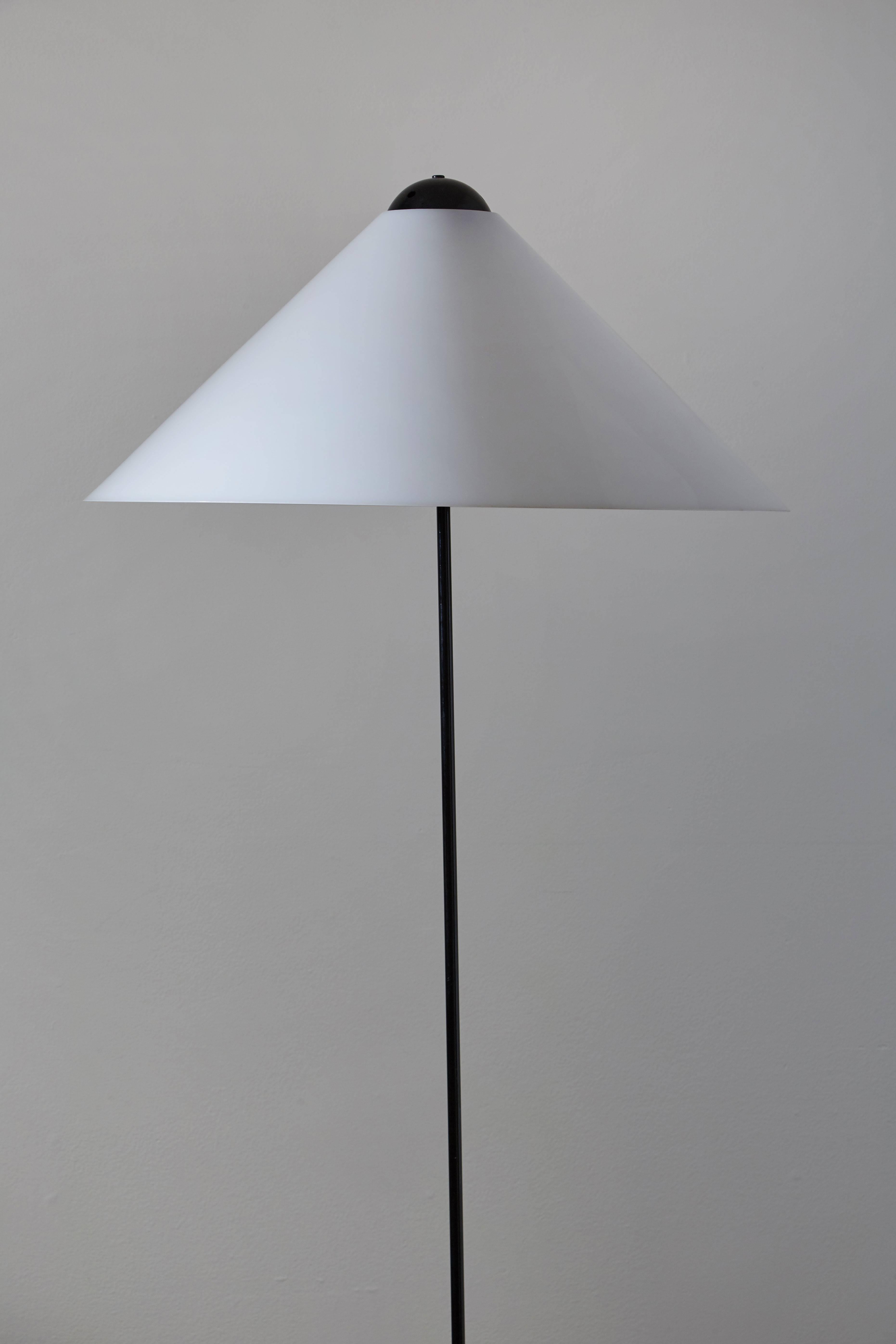 italien Rare lampadaire en forme de neige de Vico Magistretti pour O-luce en vente