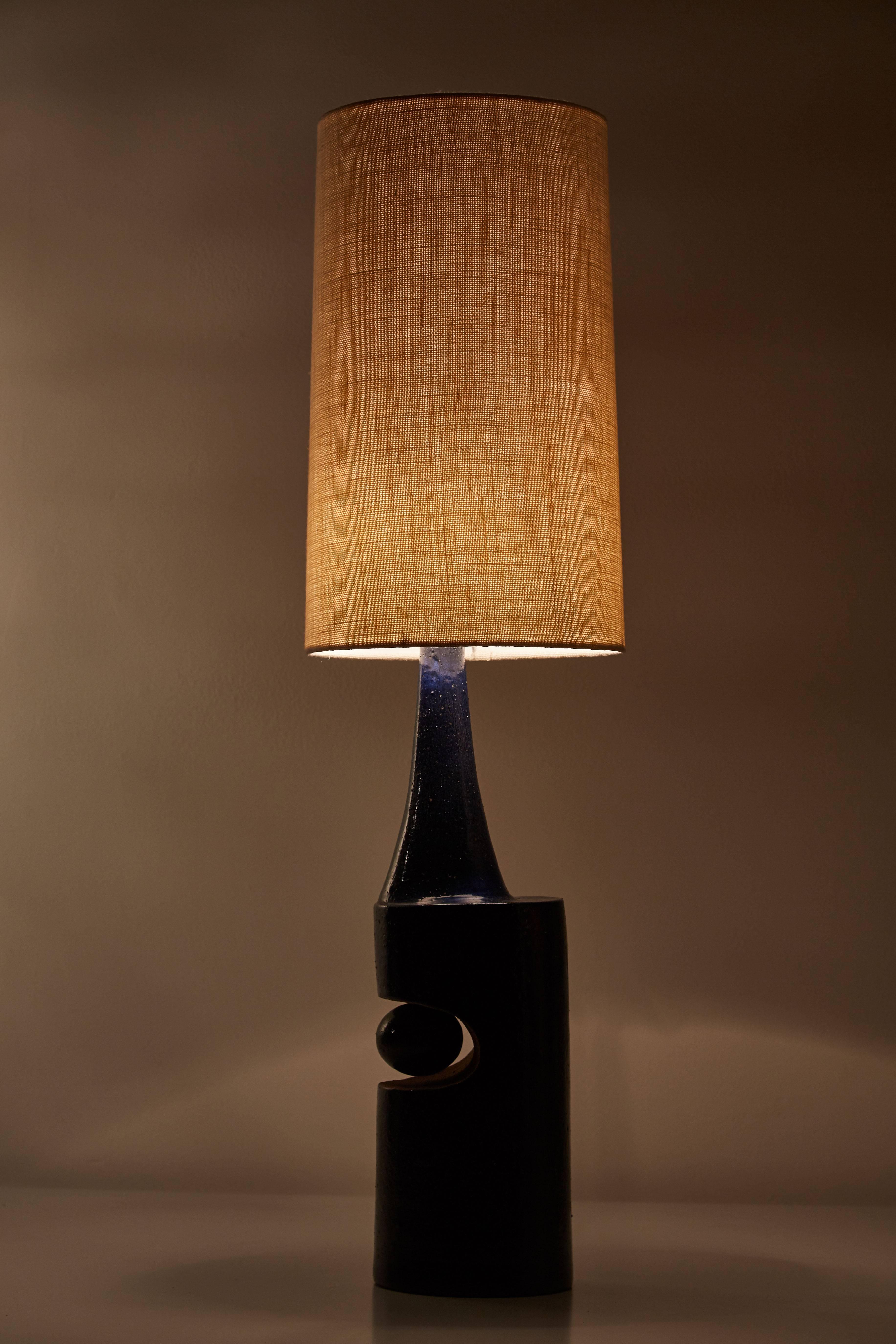 Danish glazed ceramic stoneware table lamp designed in Denmark, 1975. Signed and dated vintage 1975. Custom linen shade. Original cord. Takes one European 75w maximum bayonet bulb. Height displayed is for fixture only, shade not included.