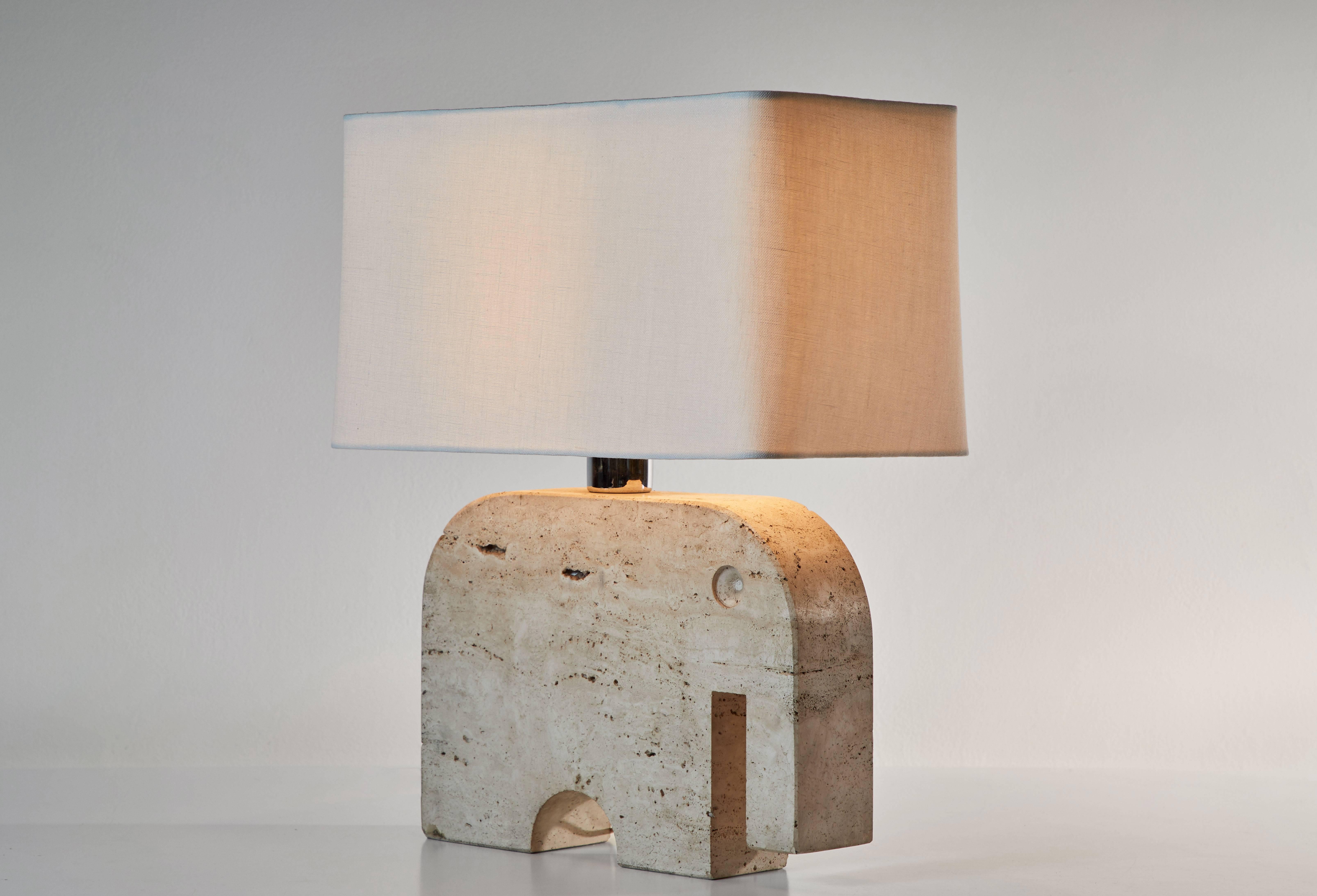 Travertine elephant table lamp manufactured by Fratelli Manelli in Italy, circa 1970s. Chromed brass stem. Original cord. Custom linen shade included. Takes one E27 100w maximum bulb.