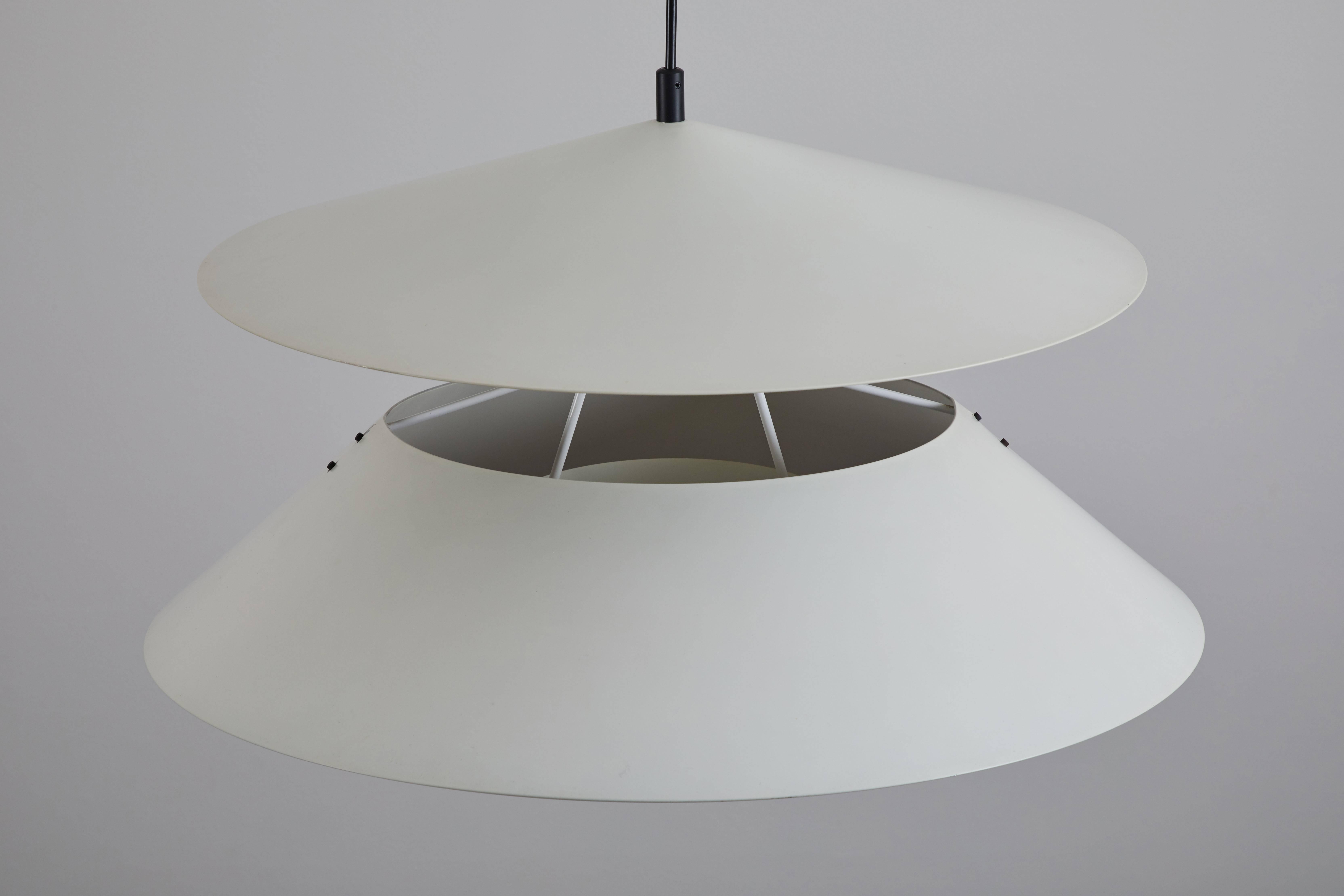 Akaari Pendant Light by Vico Magistretti for Oluce In Excellent Condition In Los Angeles, CA