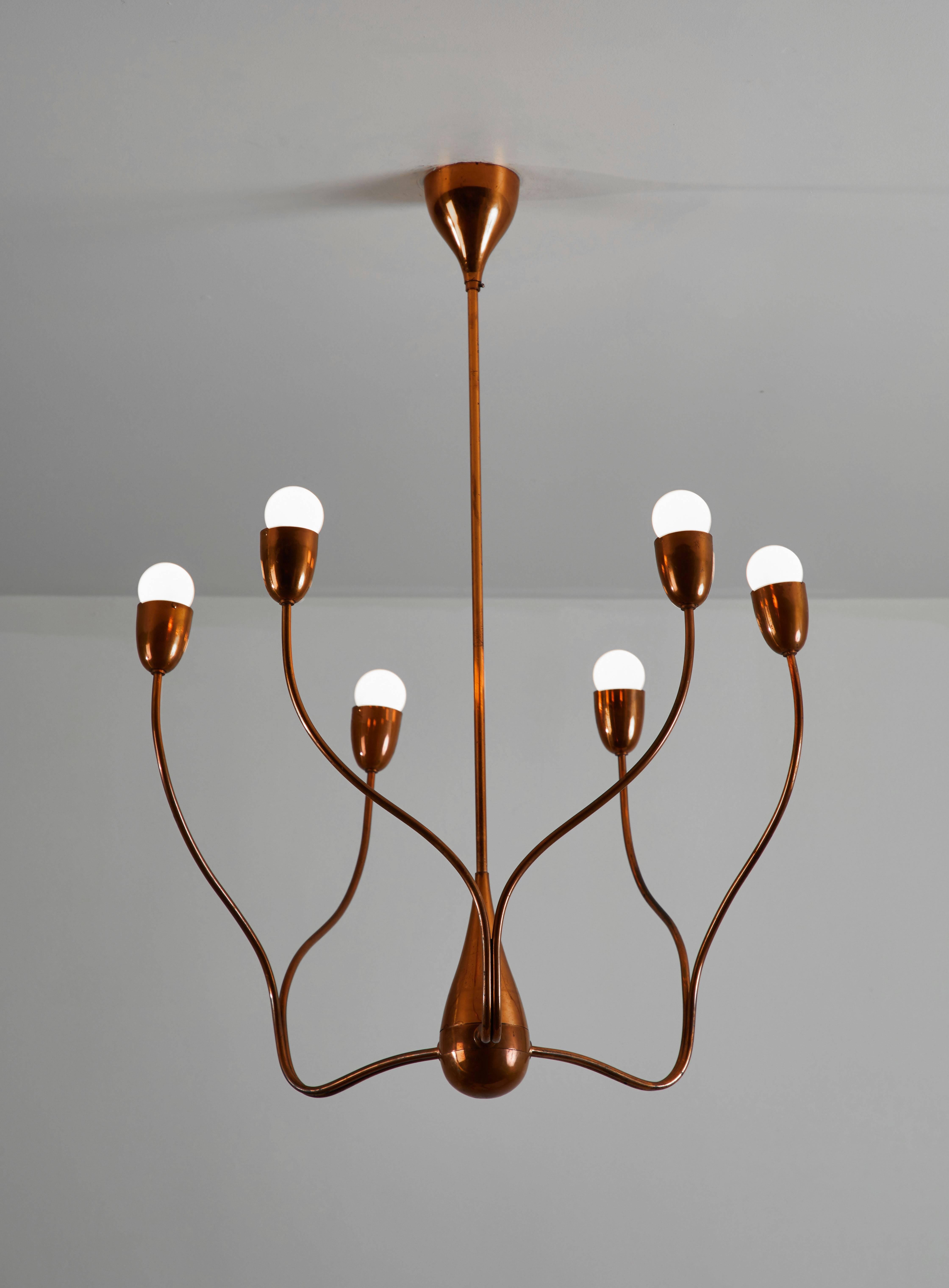 Elegant six-arm copper chandelier attributed to Franco Buzzi. Designed in Italy, circa 1940s. Wired for US junction boxes. Original canopy. Takes six E27 40w maximum bulbs.
 