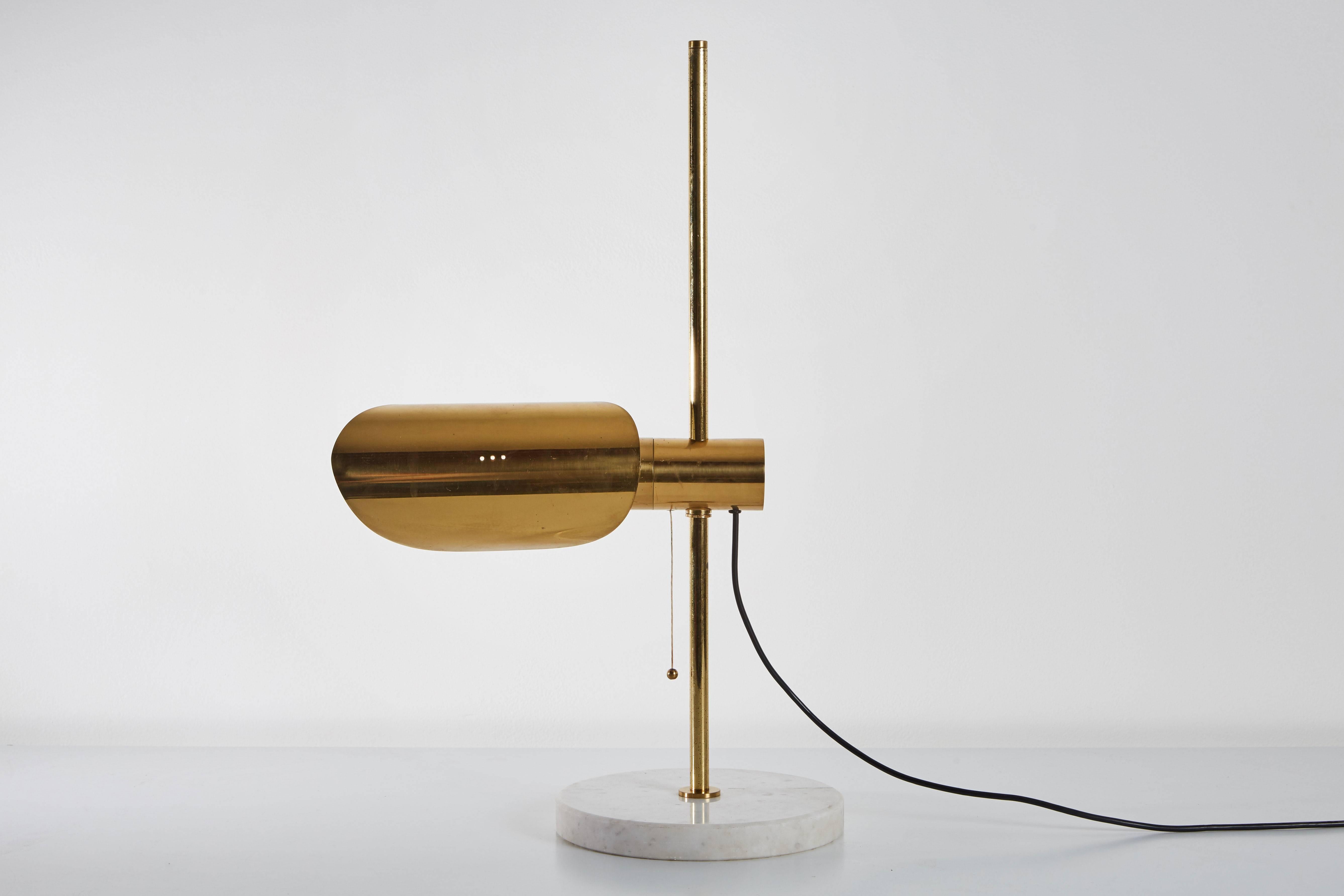 1950s Brass and Marble Italian Table Lamp with Pivoting Shade For Sale 2