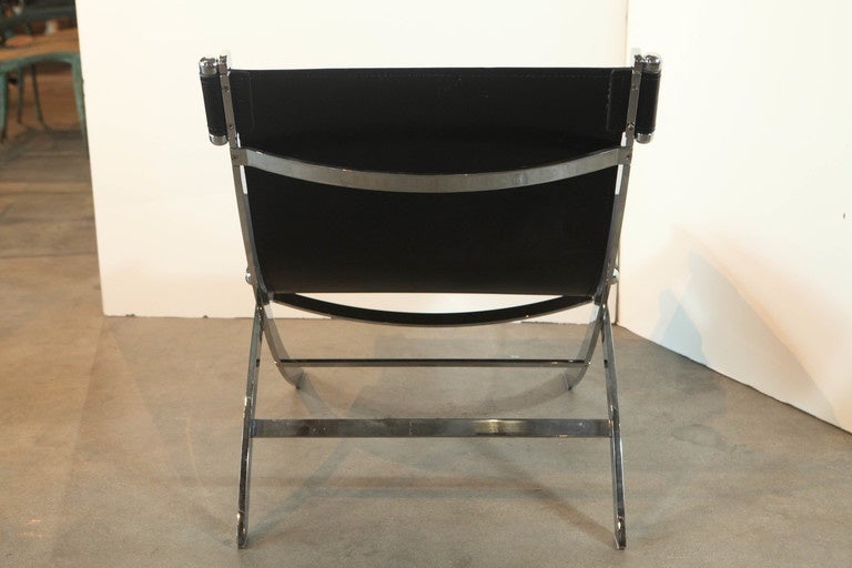 Pair of Chrome-Plated Steel Lounge Chairs For Sale 1