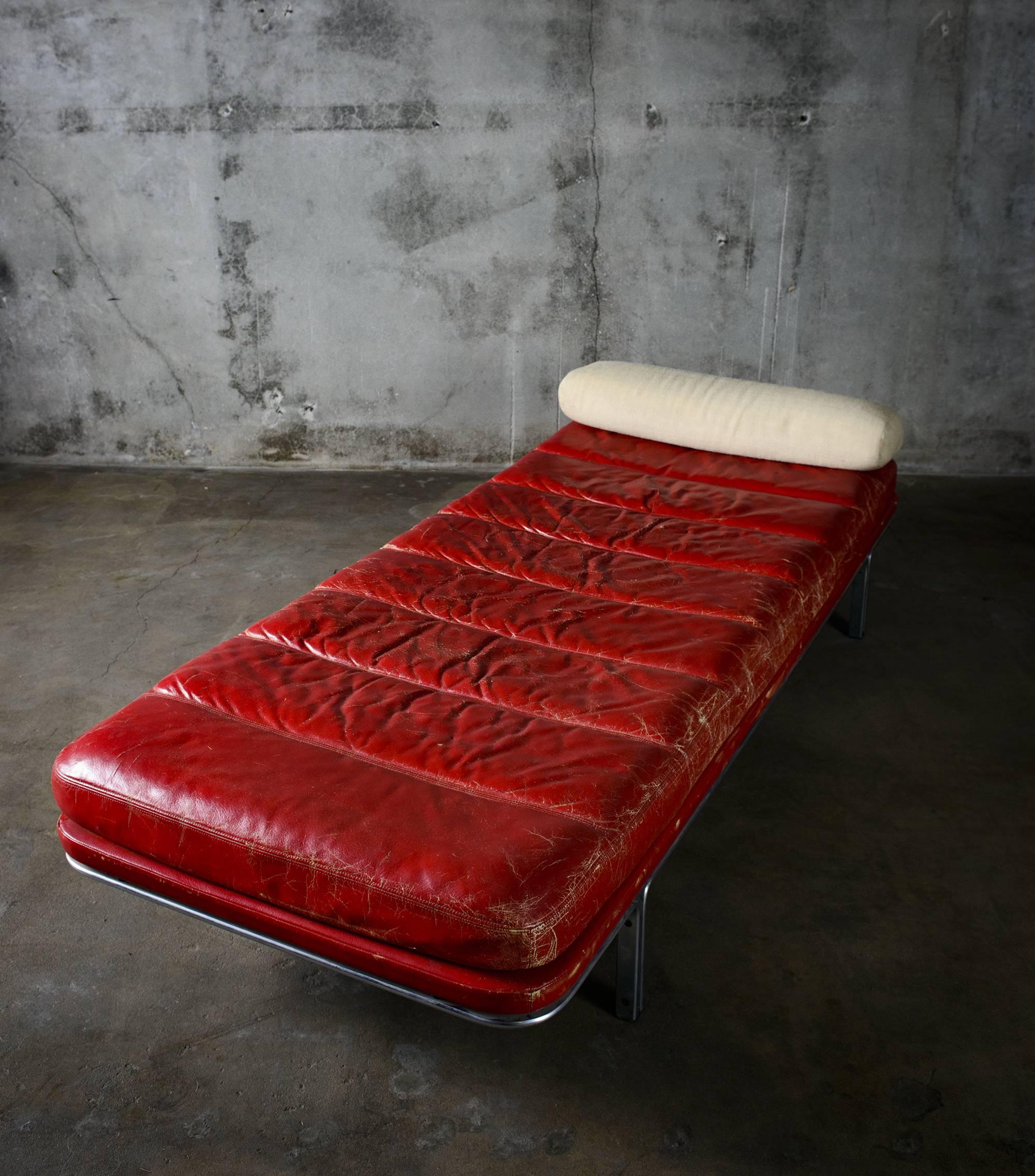 Horst Bruning Daybed In Distressed Condition For Sale In Los Angeles, CA