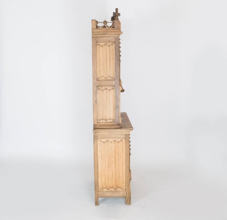 19th Century Gothic Cabinet Im Angebot Bei 1stdibs