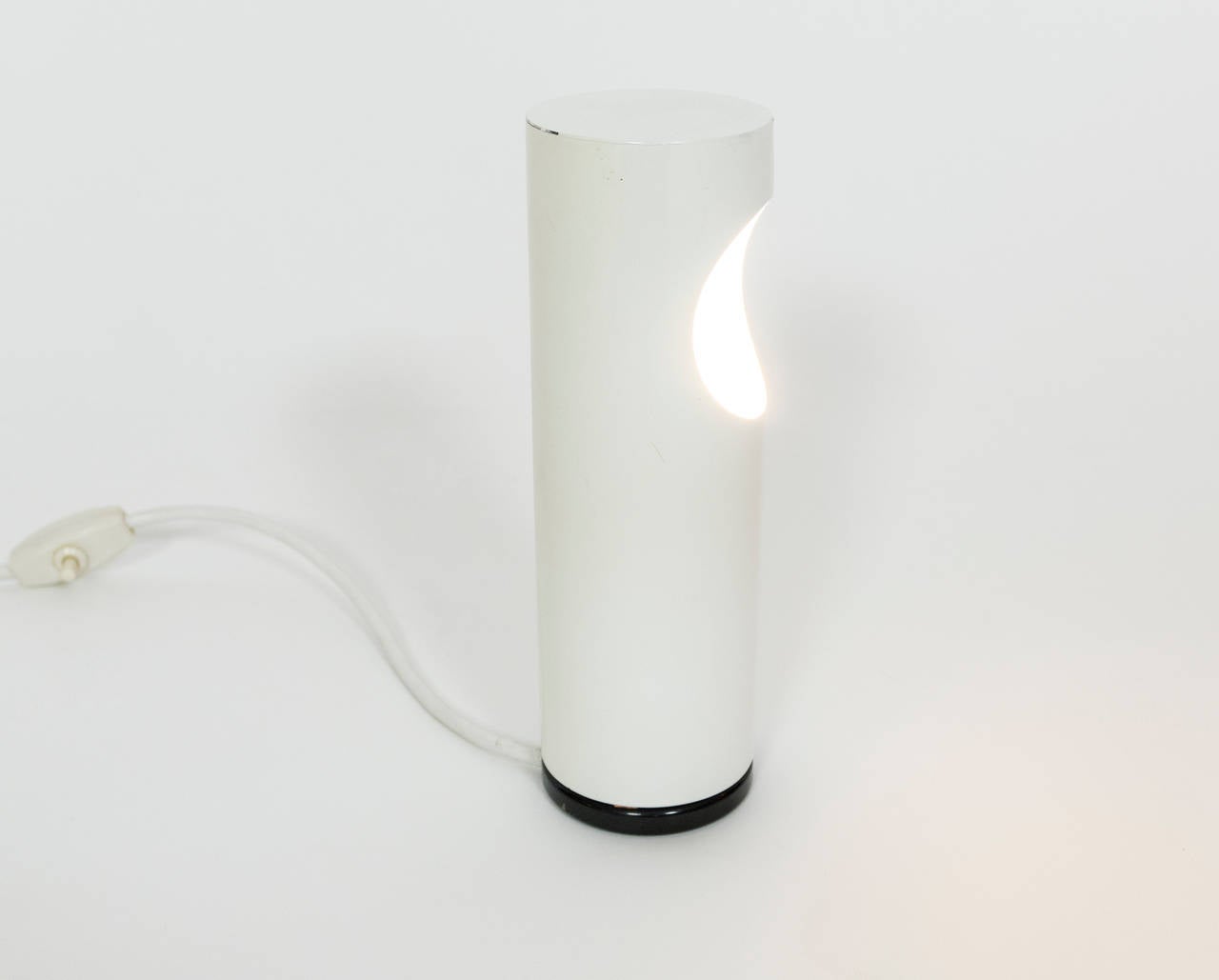 Ecolight Milano tube lamp. This original table lamp by Gaetano Scolari provides ambience light. Lamp is in our NYC showroom in the New York Design Center.