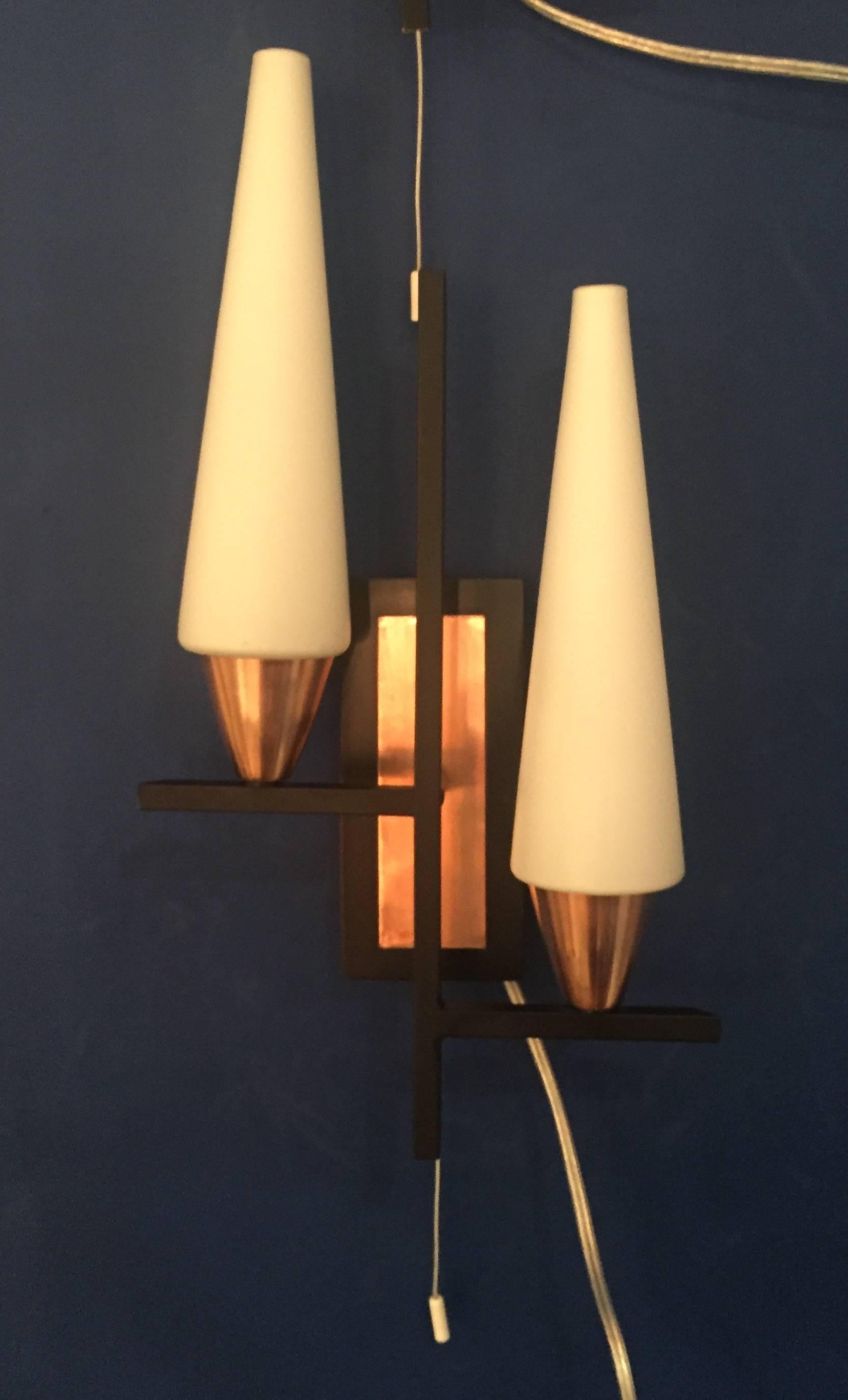 Pair of Mid-Century Wall Sconces In Good Condition For Sale In Los Angeles, CA