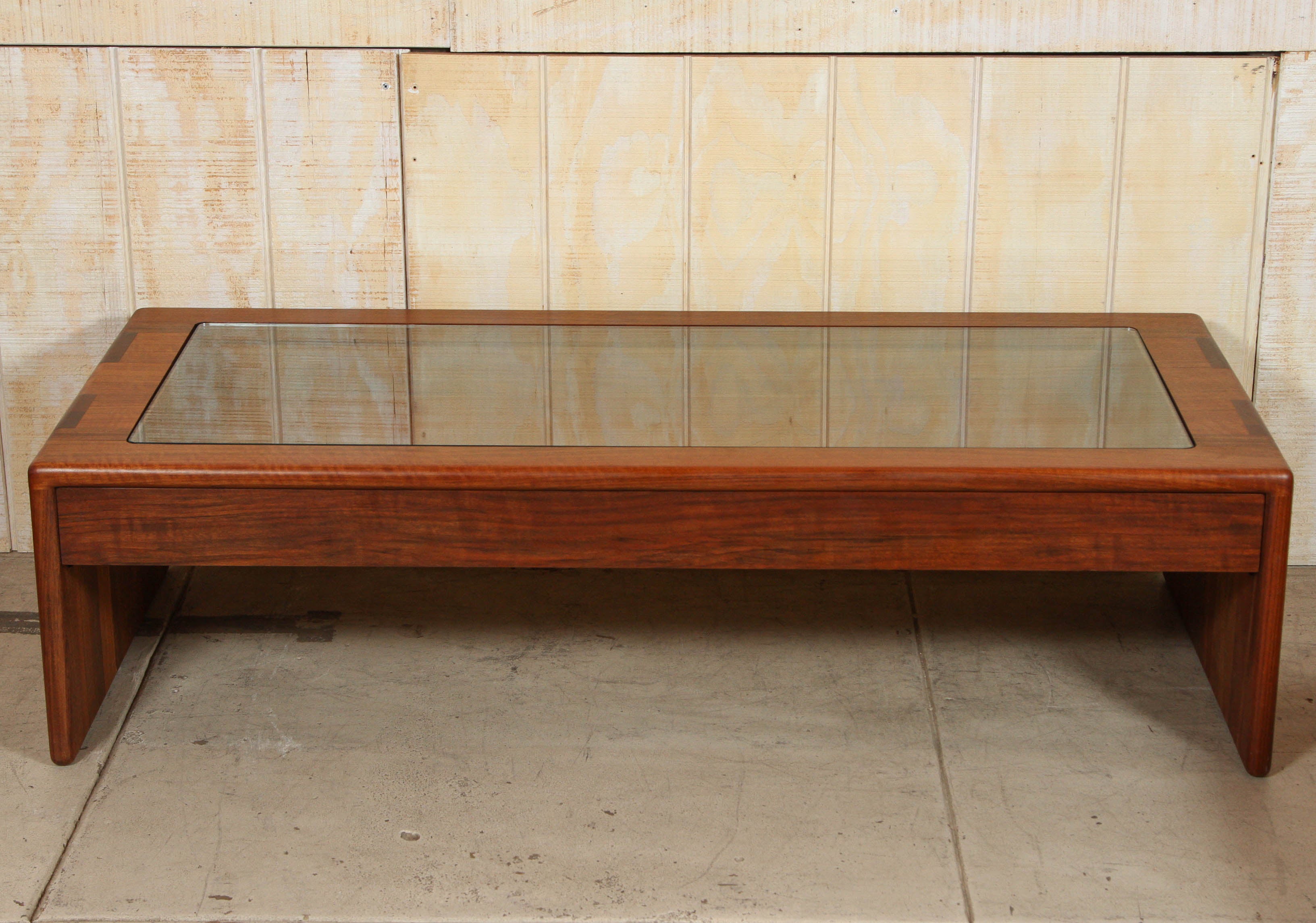 Gerald McCabe "display" Coffee Table, clear glass top to reveal drawer contents  For Sale