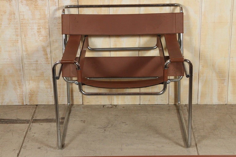 Set of Wassily lounge chairs by Marcel Breuer in tubular steel with a polished chrome finish, and double-faced cowhide.