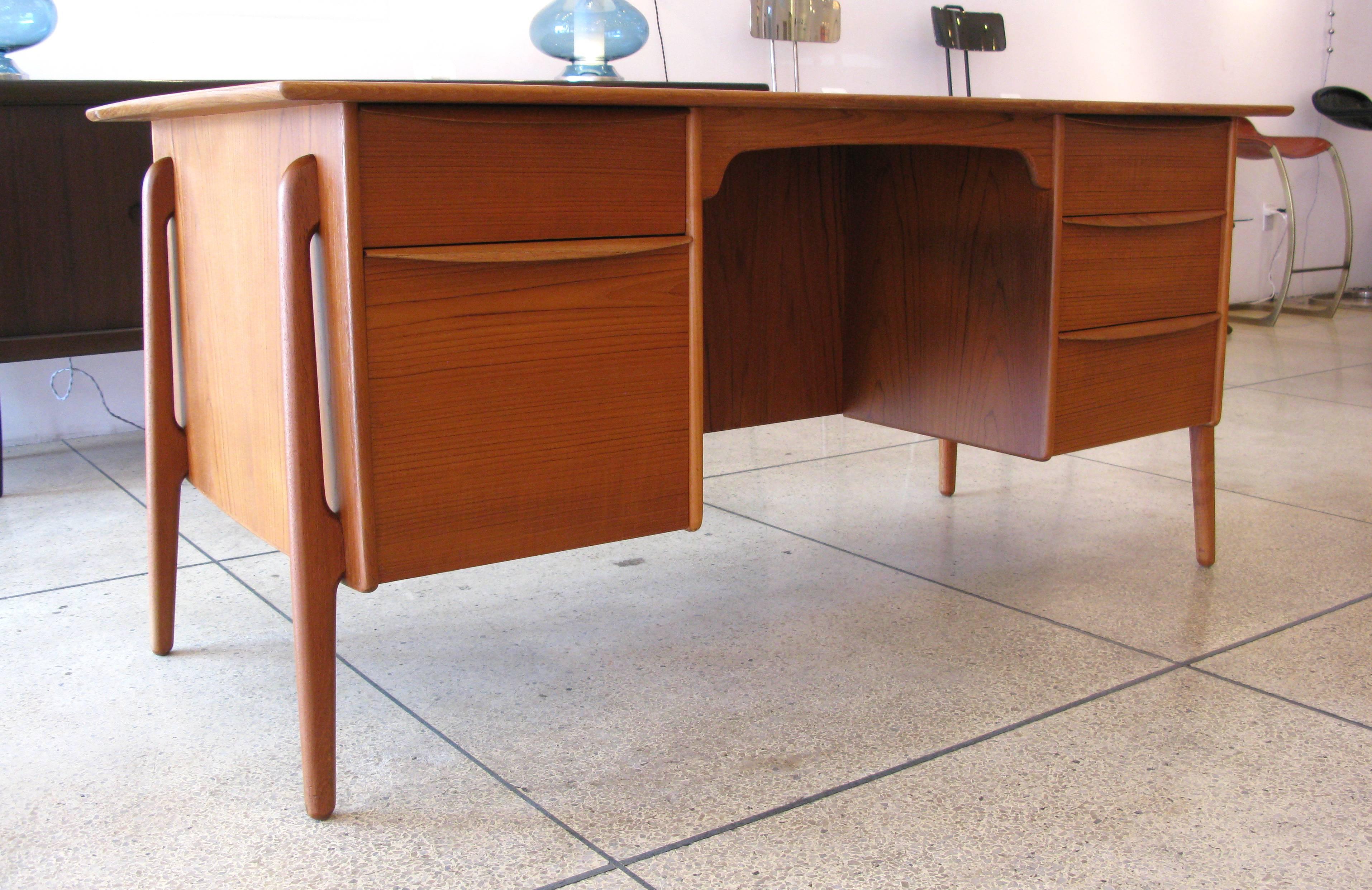 Teak desk designed by renowned architect Svend Aage Madsen for Sigurd Hansen Møbelfabrik. Drop-down top drawer and file drawer on left side. Chair opening measures approximately 22
