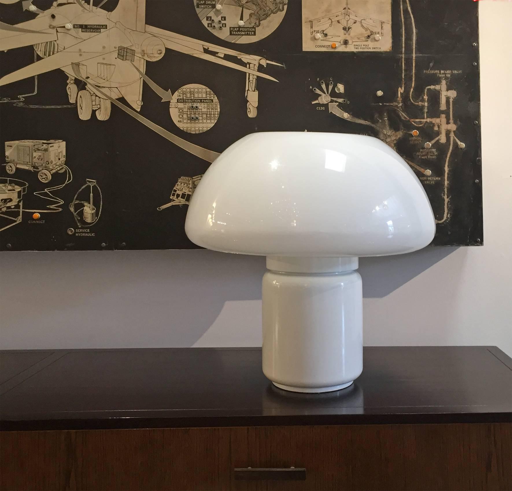 Émaillé Elio Martinelli Mushroom Lamp:: Martinelli Luc 1968:: Italie