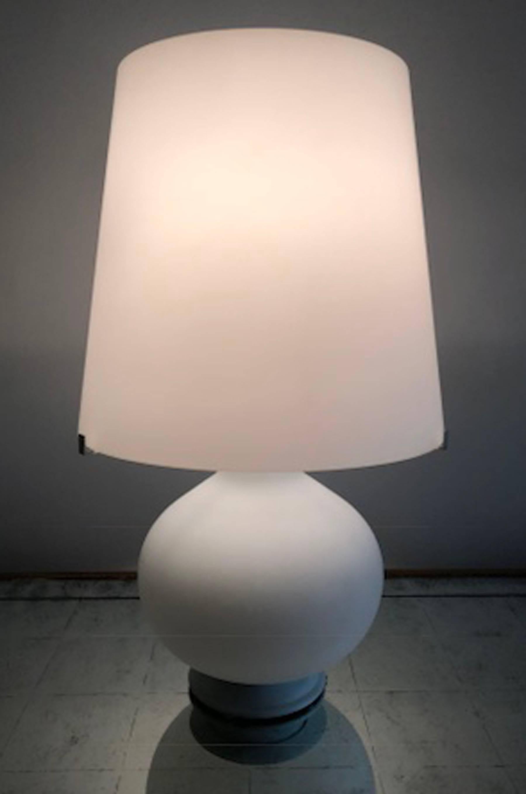 Fontana Arte glass lamp, model small size: model #1853. Designed in 1954 by Max Ingrand. Illuminate the top, bottom or both.