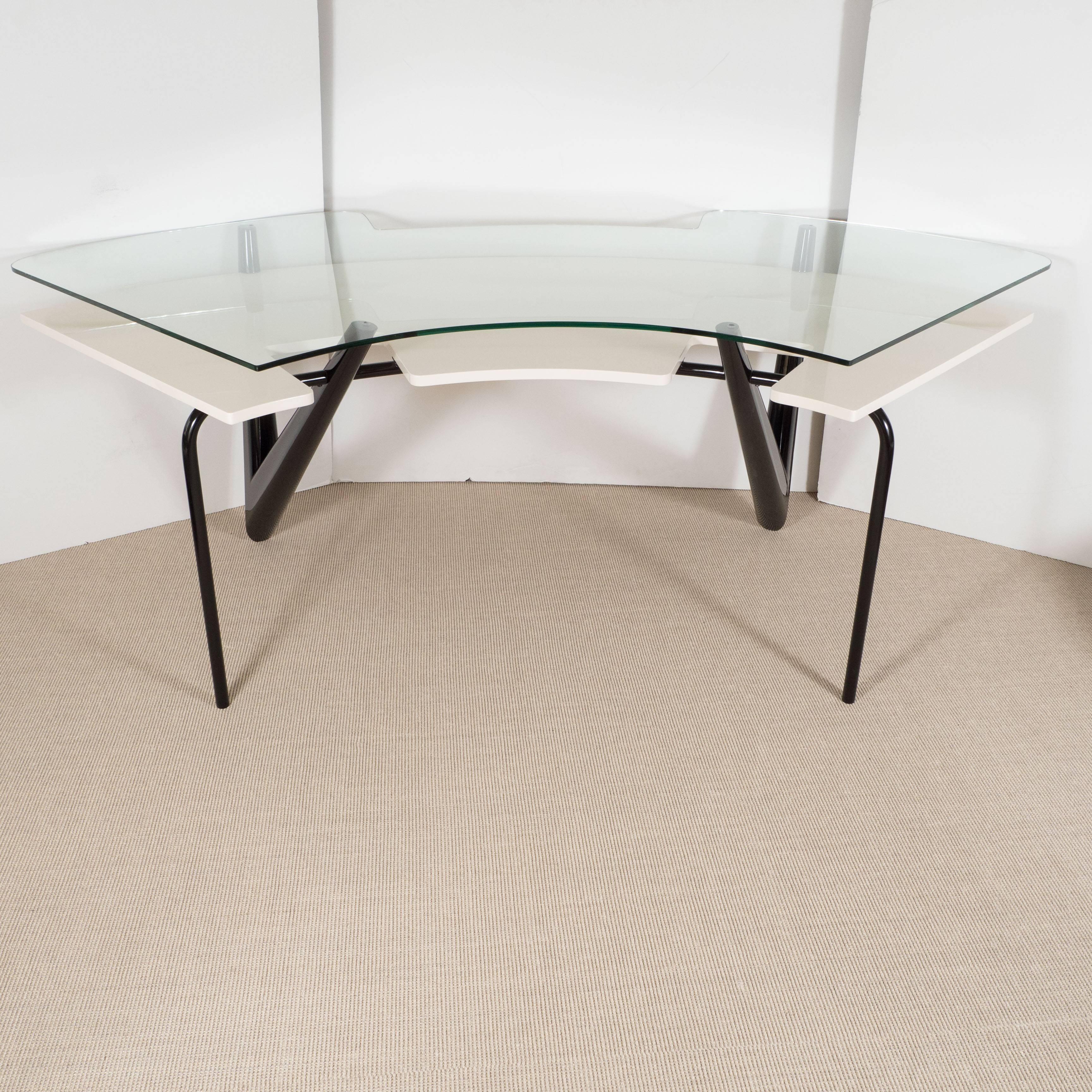 Osvaldo Borsani Style Desk In Excellent Condition For Sale In New York, NY