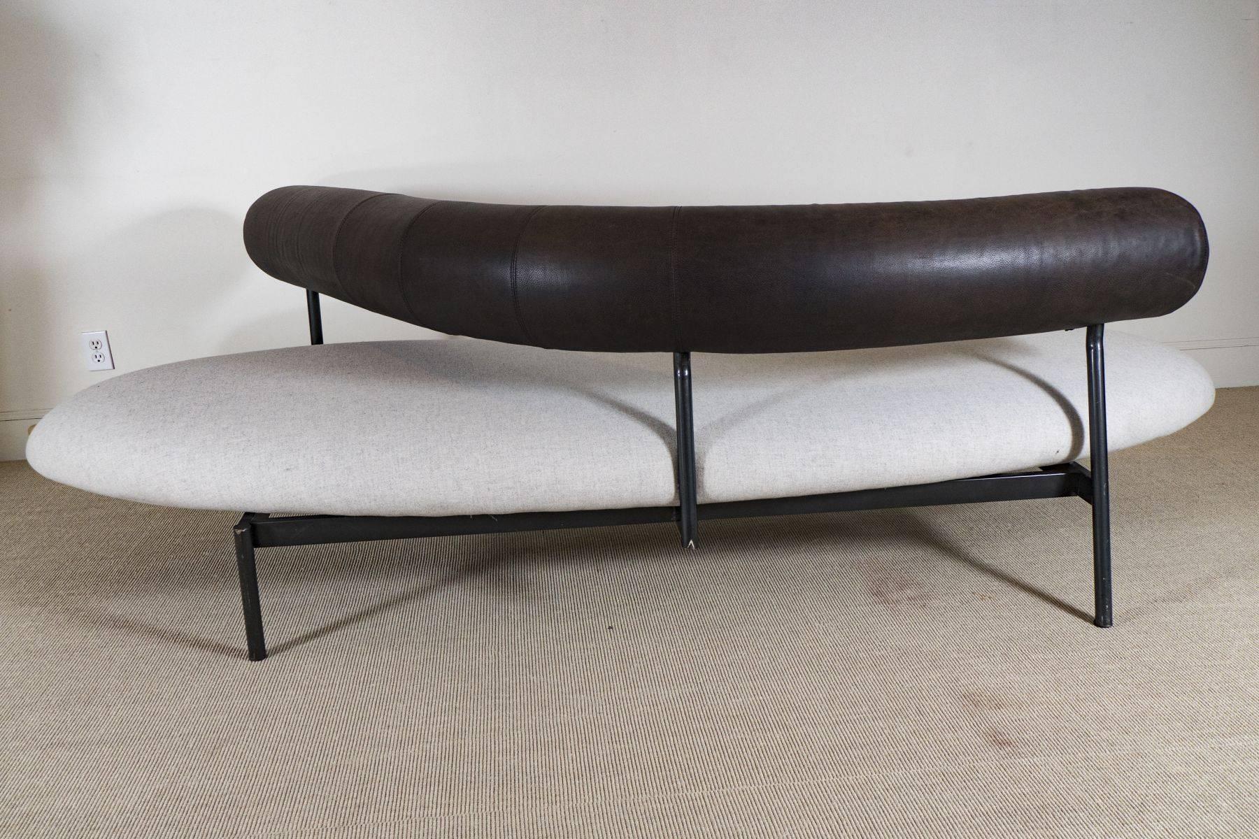 Spanish Sculptural Sofa by Xavier Mariscal, Spain, circa 1980 For Sale