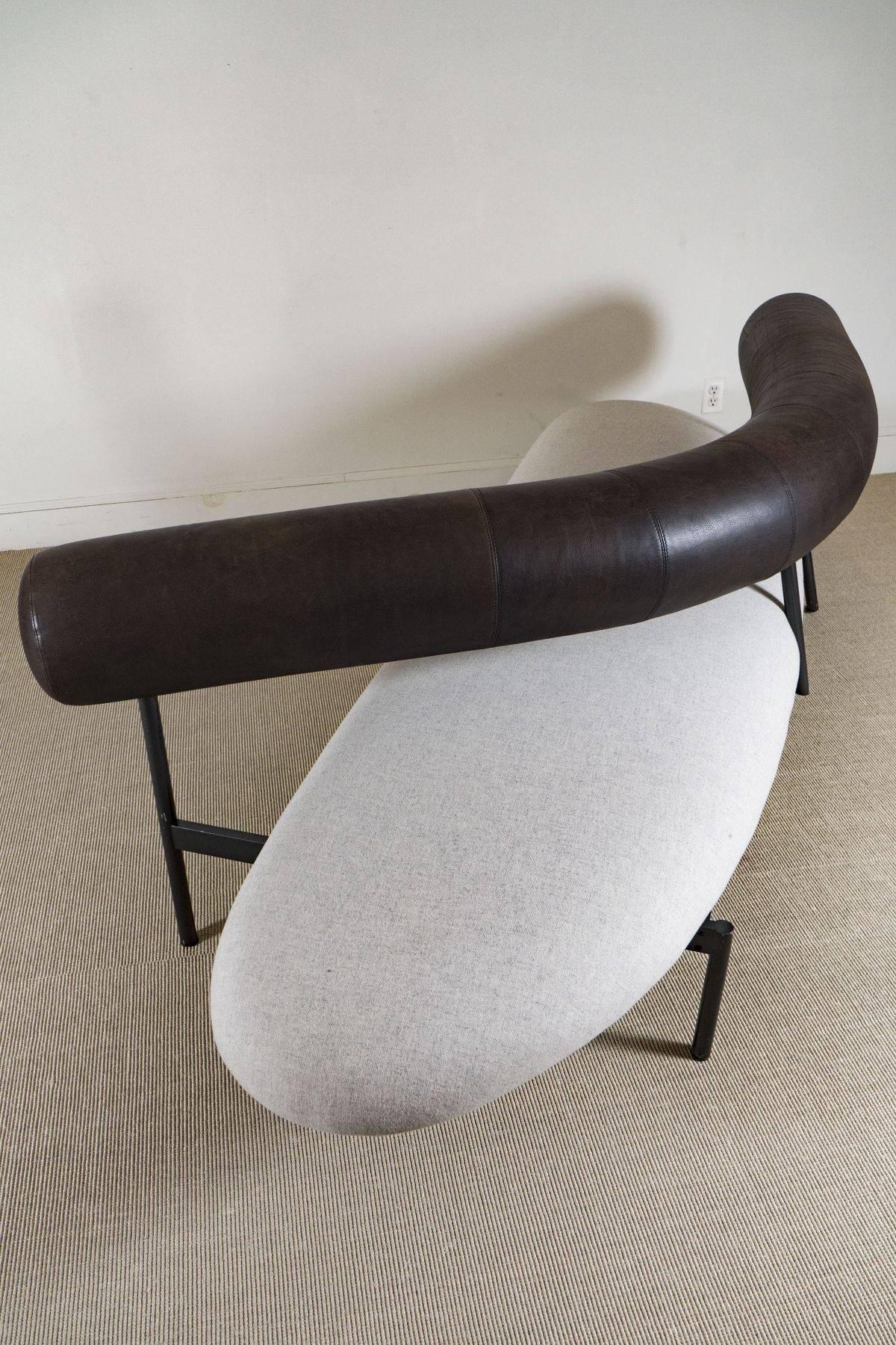 Sculptural Sofa by Xavier Mariscal, Spain, circa 1980 In Good Condition For Sale In New York, NY