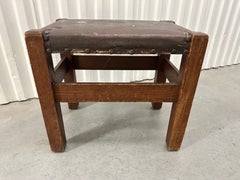 Antiker Fußhocker der Firma „Barber Brothers“ im Mission-Oak-Stil im Arts-and-Crafts-Stil