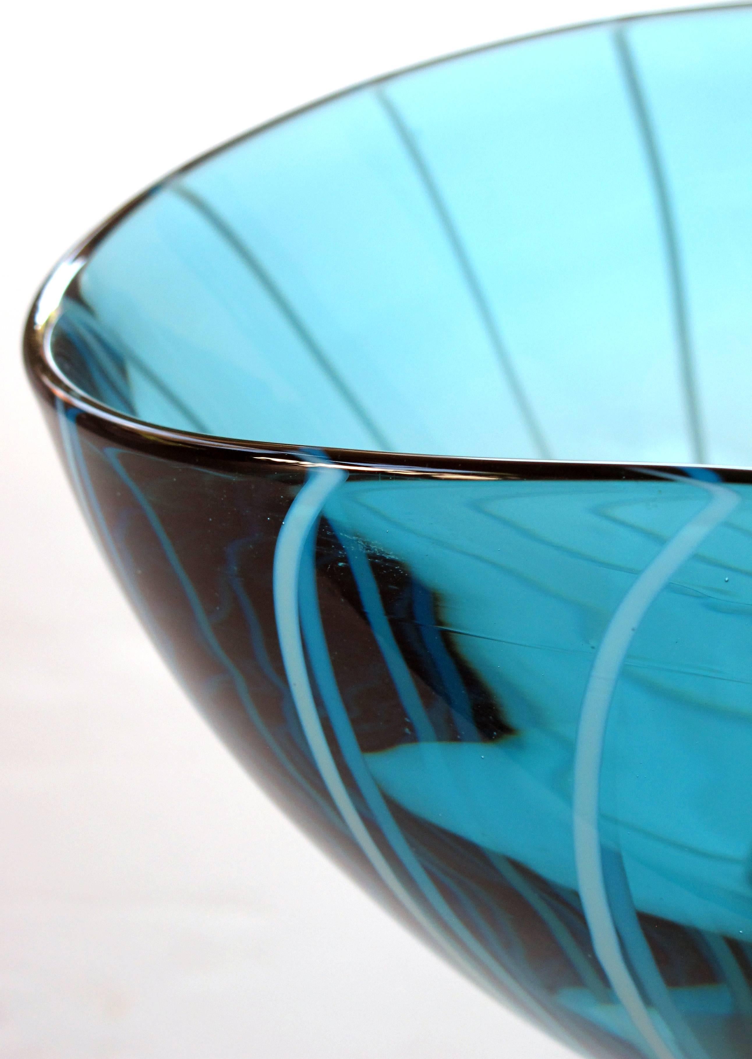Large-Scale Murano 1960s Teal Art Glass Bowl with White Swirl Decoration In Excellent Condition In San Francisco, CA