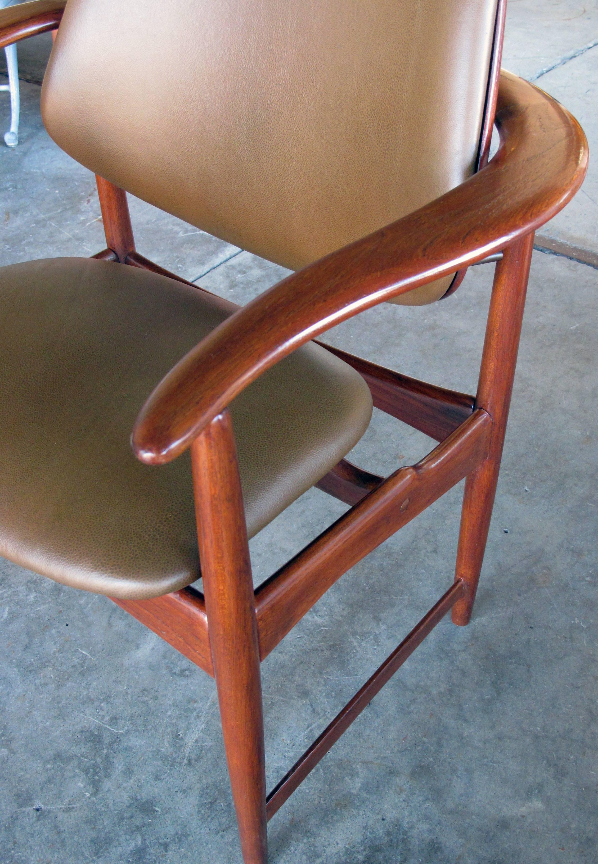 Pair of Danish 1960s Teak Armchairs, Leather Upholstery, by Arne Hovmand-Olsen In Excellent Condition For Sale In San Francisco, CA