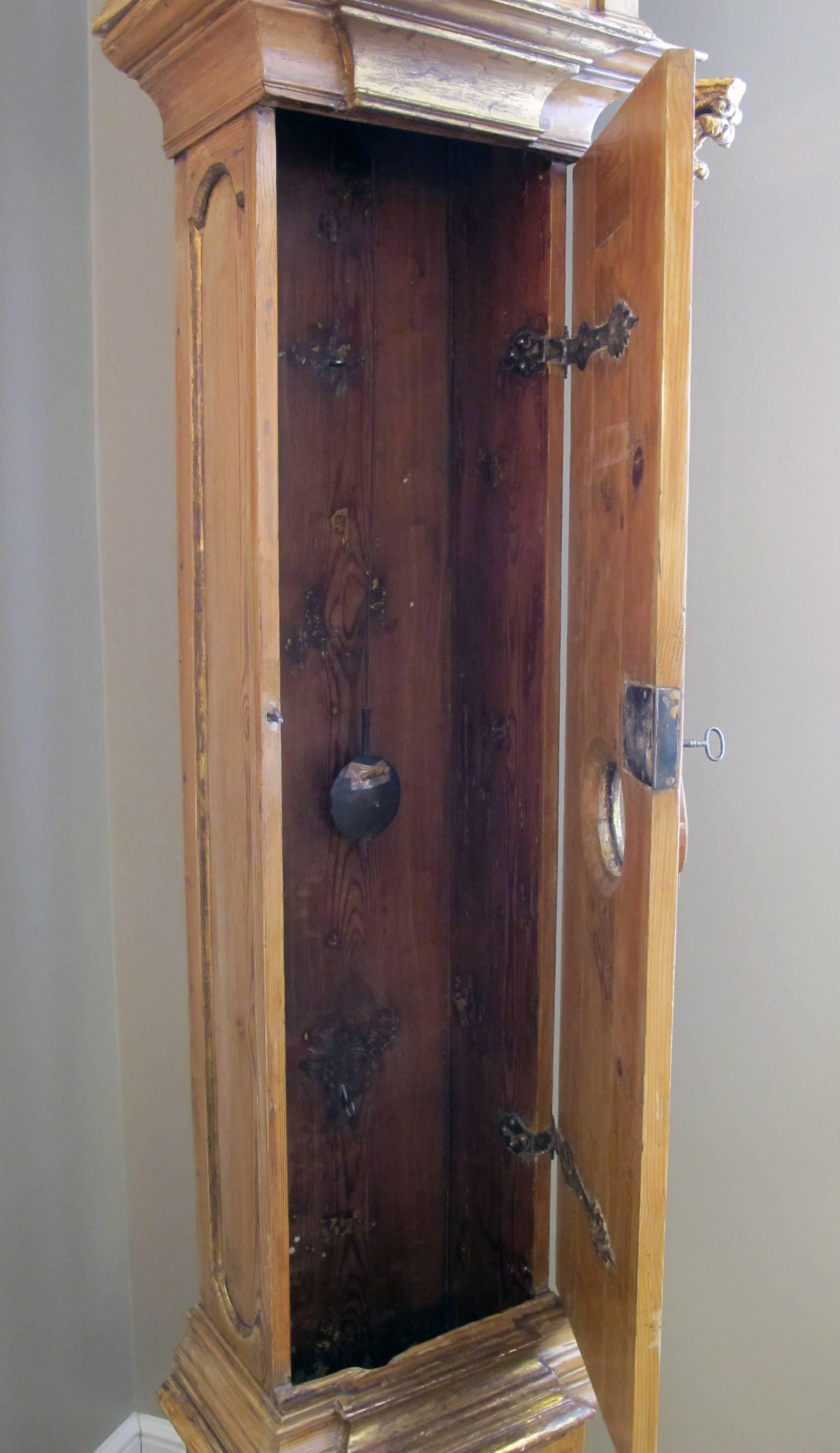 Stately Swedish Gustavian Pine Freestanding Clock with Gilt Highlights In Good Condition In San Francisco, CA