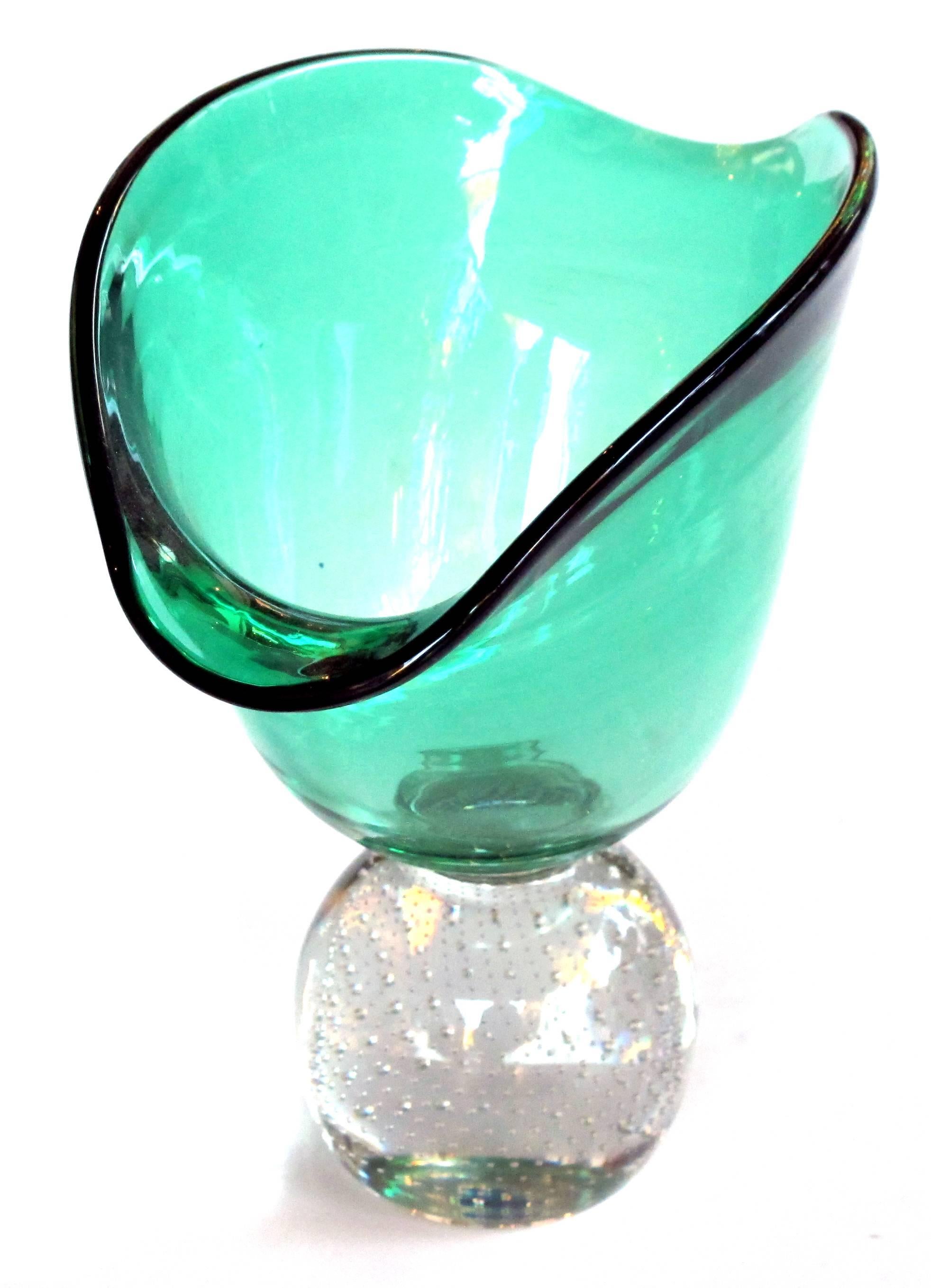 A shapely and good quality American Mid-Century emerald-green pedestal base by Pairpoint Glassworks; the heavy vase with pinched mouth raised on a clear glass sphere with controlled bubbles; of superb retro design and craftsmanship.