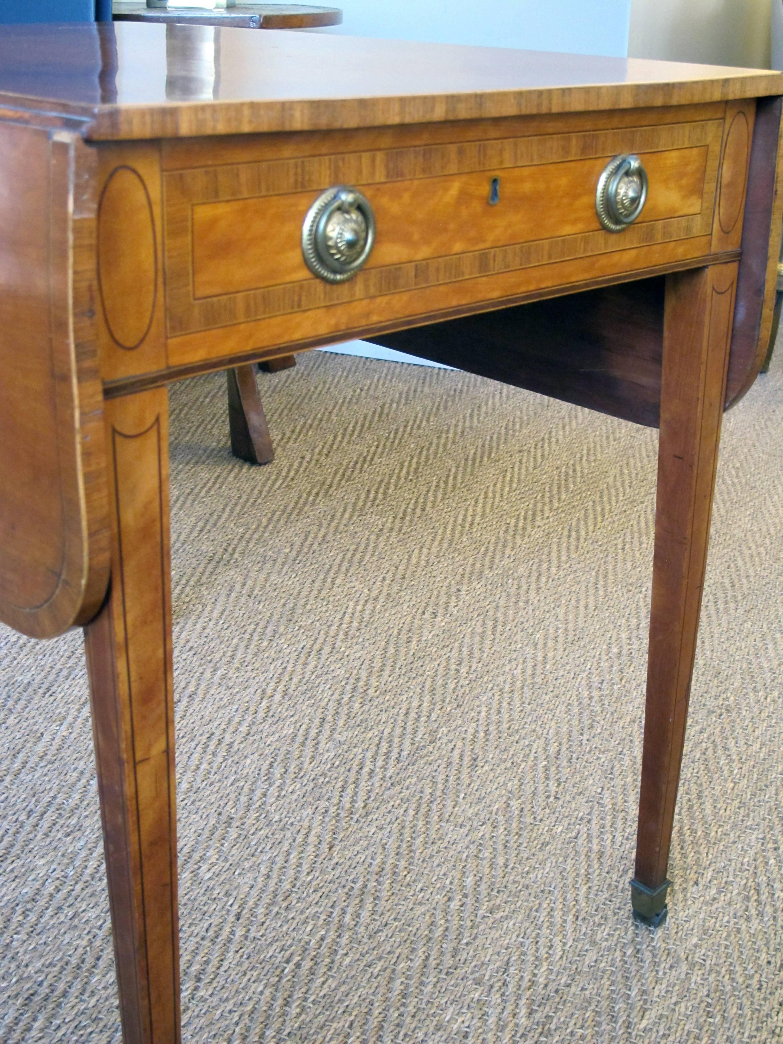 English George III Satinwood D-End Pembroke Table, Manner of Thomas Sheraton In Good Condition For Sale In San Francisco, CA