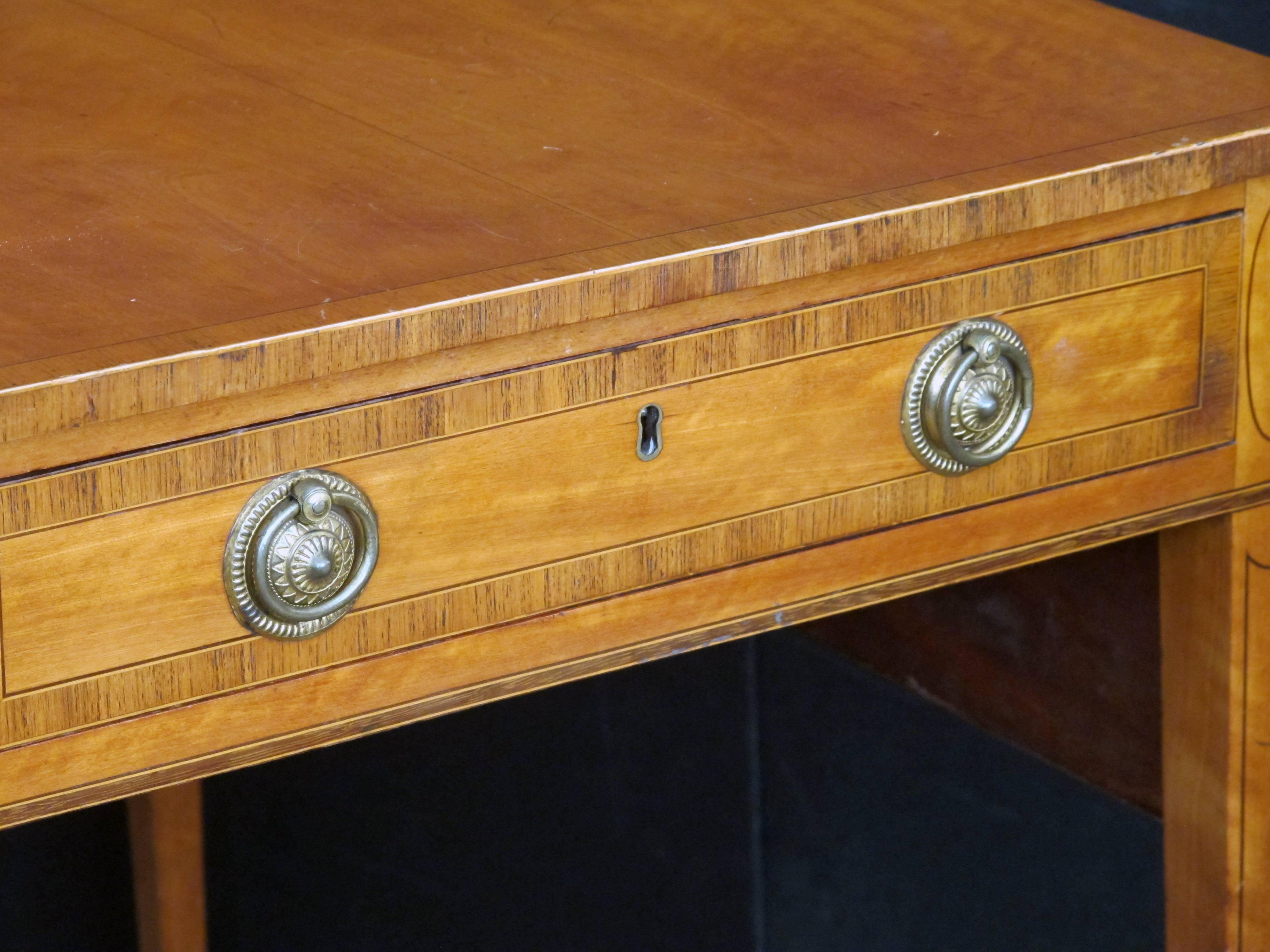 Anglais Table Pembroke anglaise George III en bois de citronnier à extrémité en D, à la manière de Thomas Sheraton en vente
