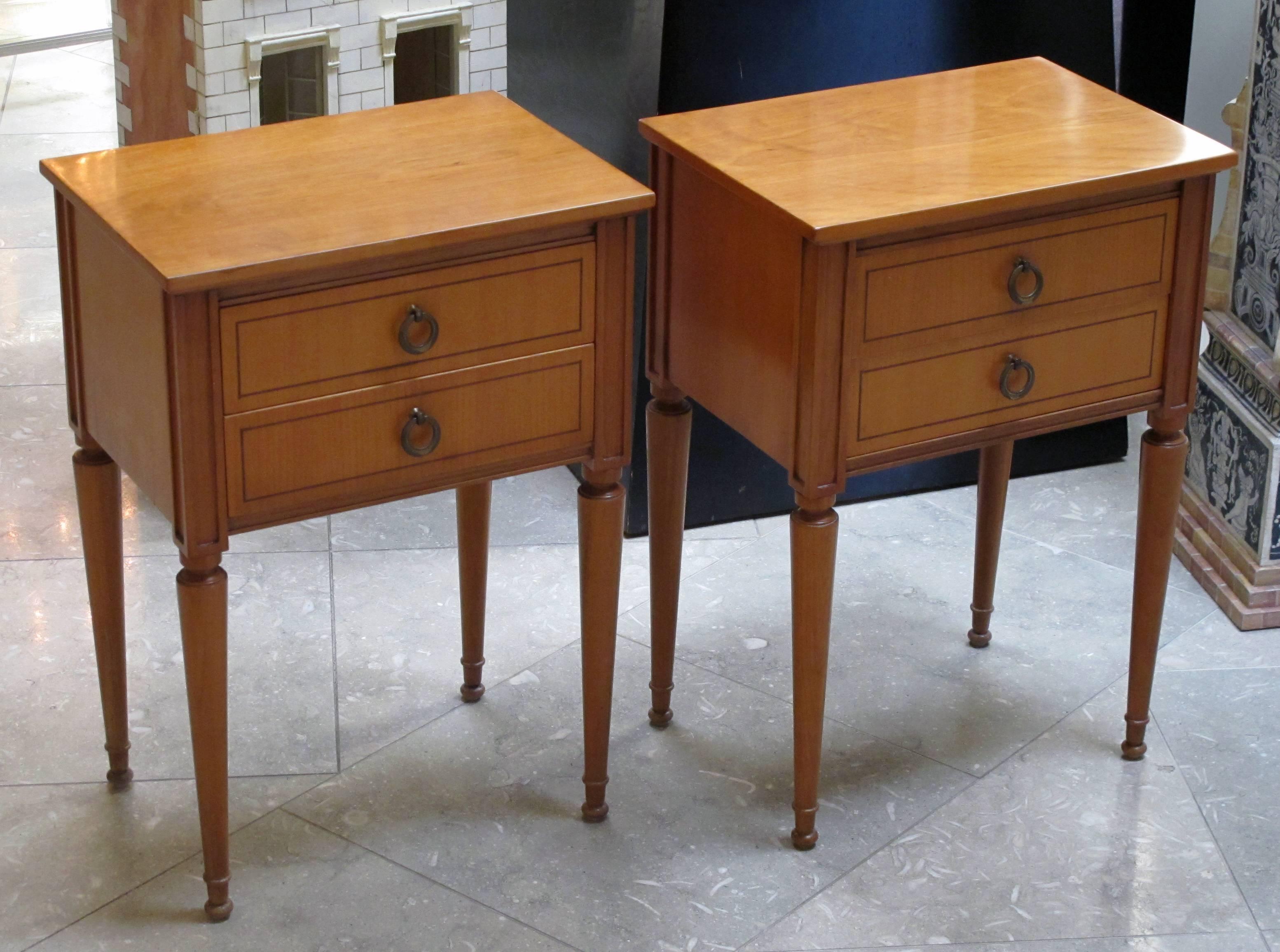 Mid-20th Century Stylish Pair of French Mid-Century Modern Sycamore Two-Drawer Bedside Cabinets For Sale