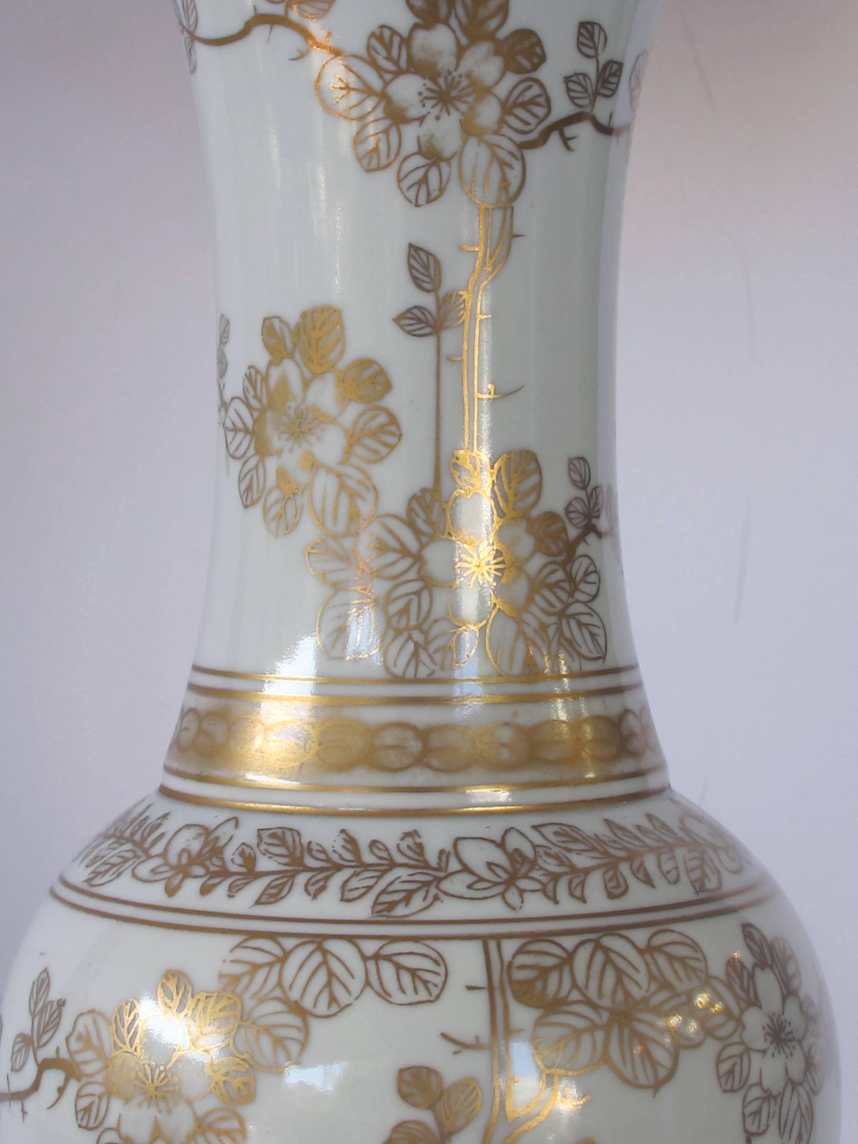 Elegant Pair of 19th Century Chinese Baluster-Form Porcelain Vases Now Lamps For Sale 1