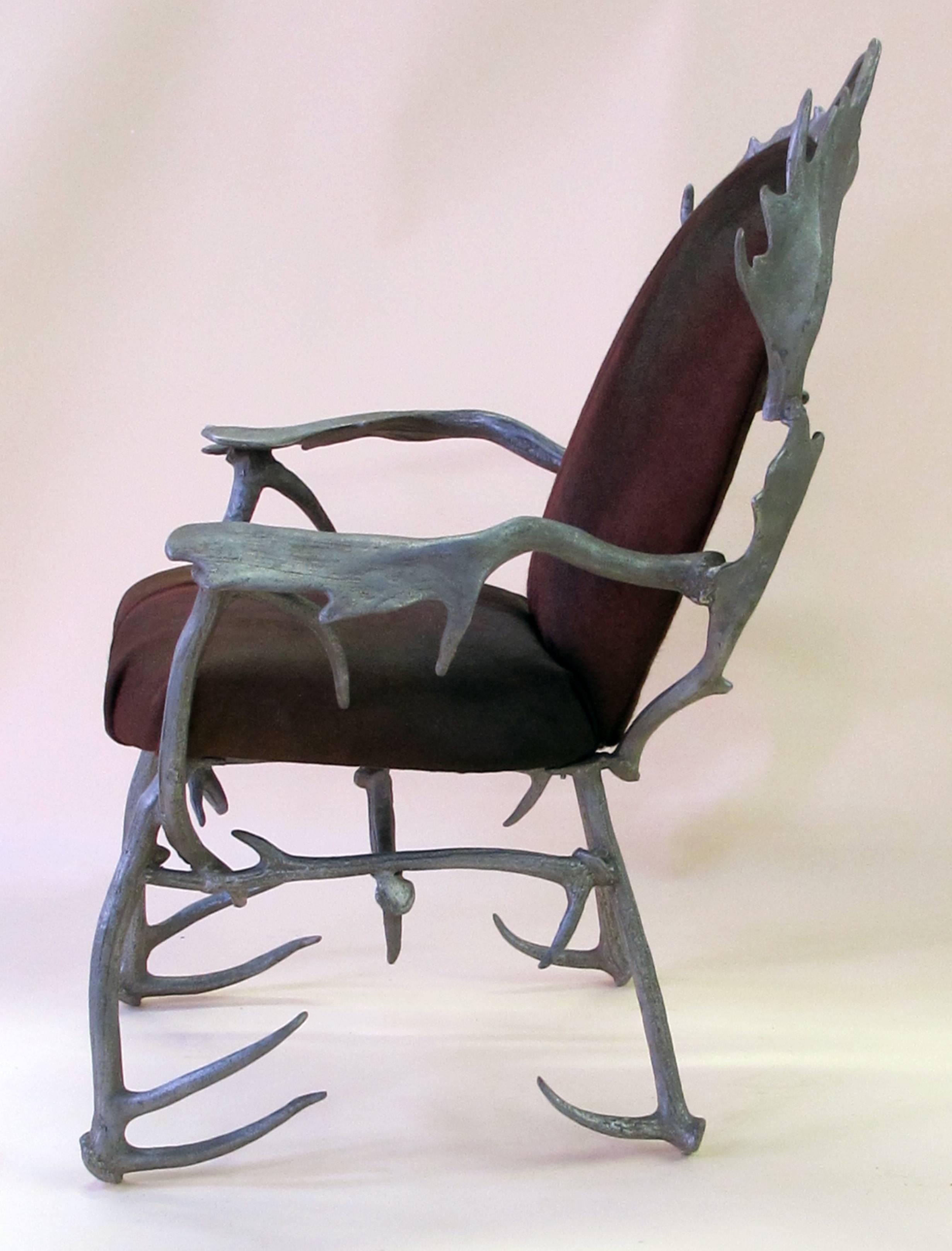 Américain Paire fantaisiste de fauteuils américains en bois de cervidé et aluminium conçus par Arthur Court en vente