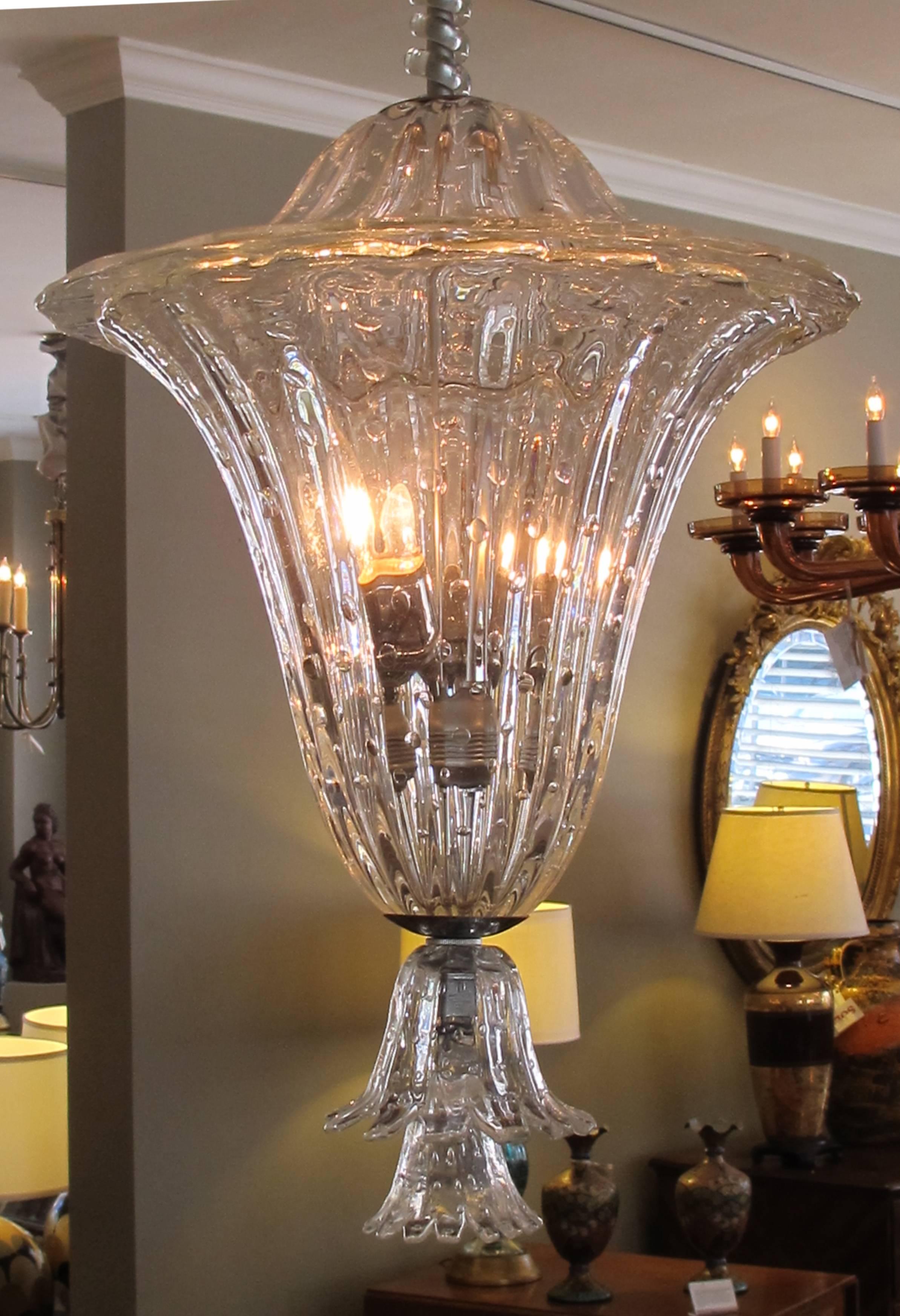 A large and superb quality Murano midcentury clear glass bullicante lantern or pendant light by Seguso bullicante glass lantern made in Venice by Seguso having a twisted central shaft above a domed lid over a flared tapering glass shade ending in
