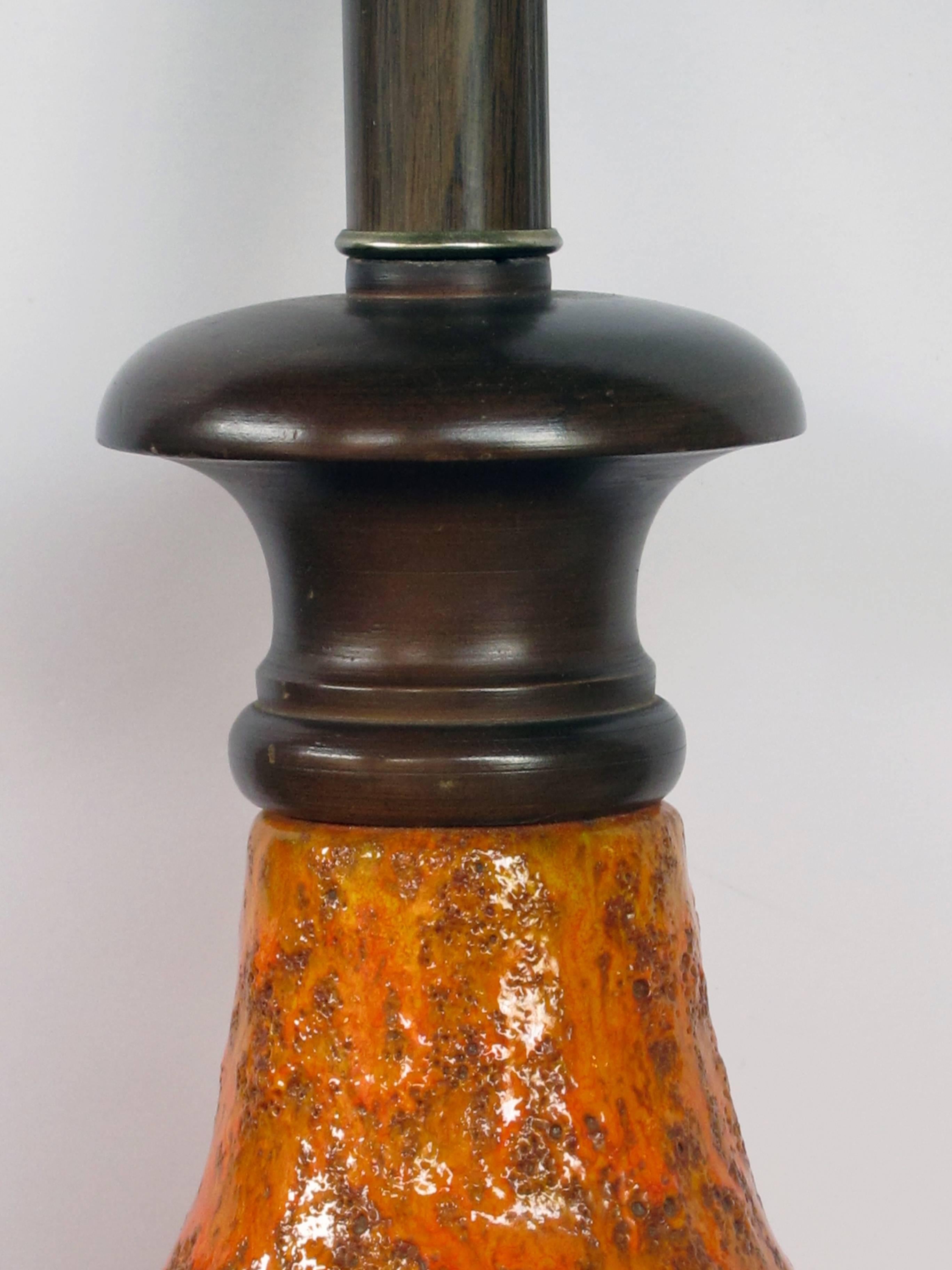 Américain Grandes et emblématiques lampes américaines des années 1960 en céramique émaillée orange brûlé en vente